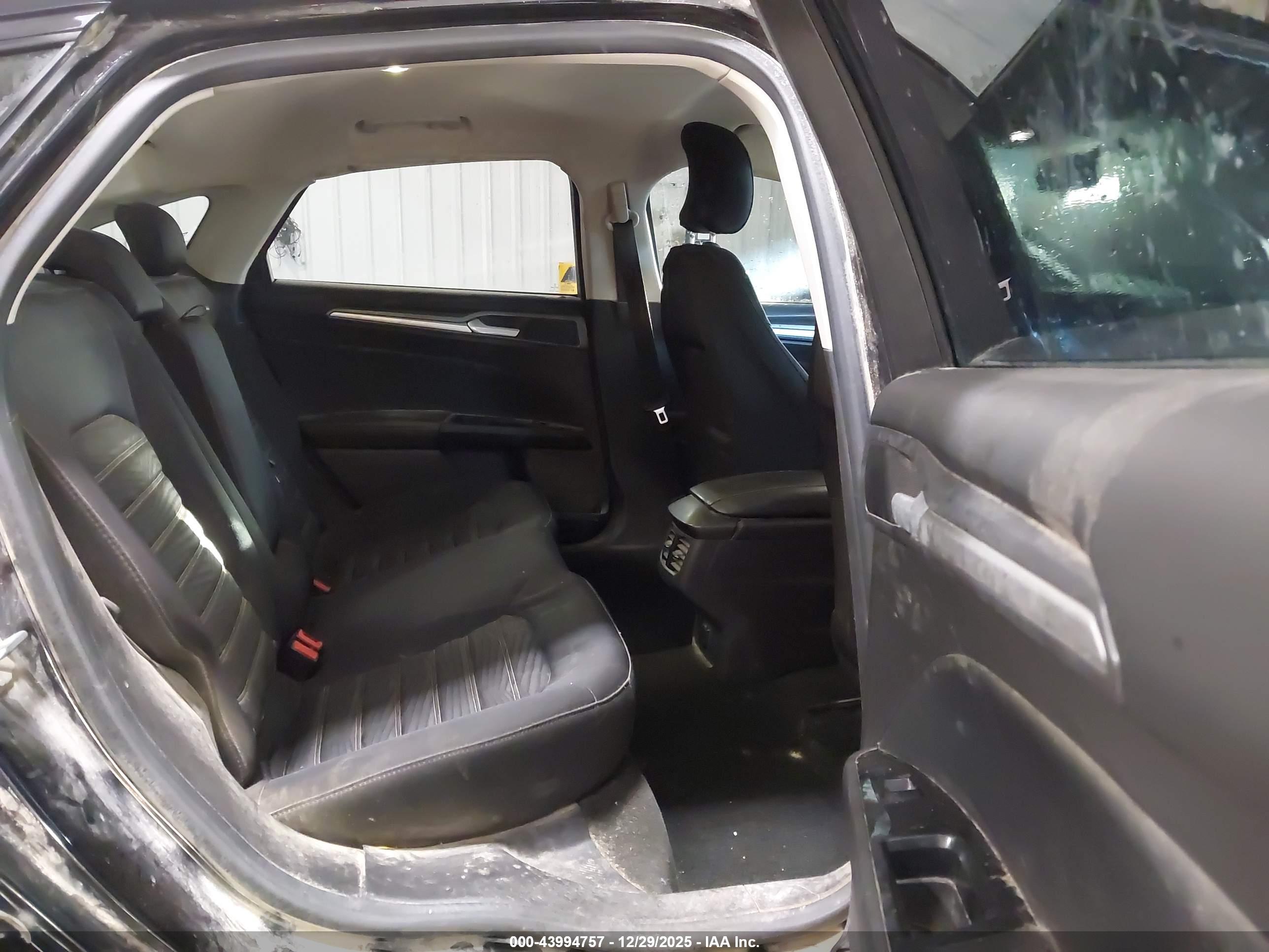 FORD FUSION image 8