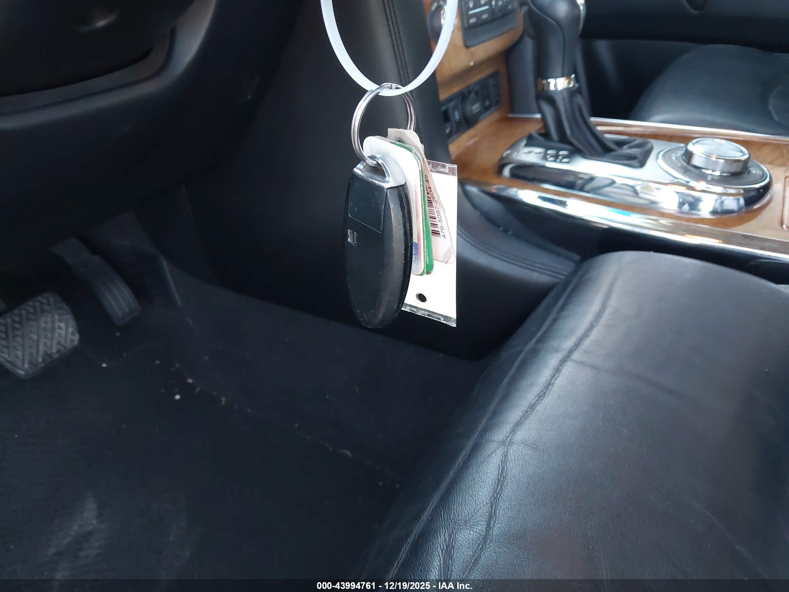 INFINITI QX80 image 11