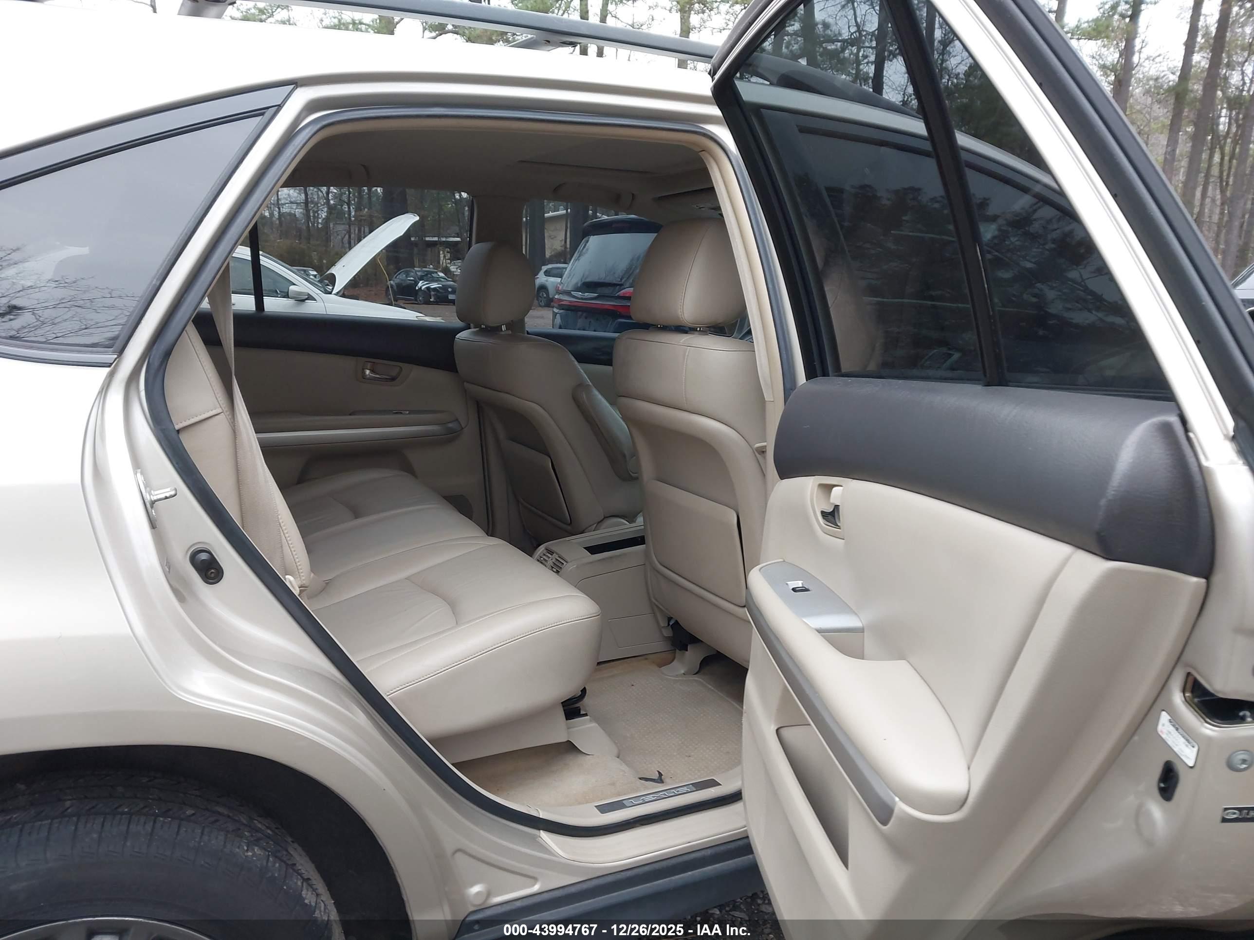 LEXUS RX image 8
