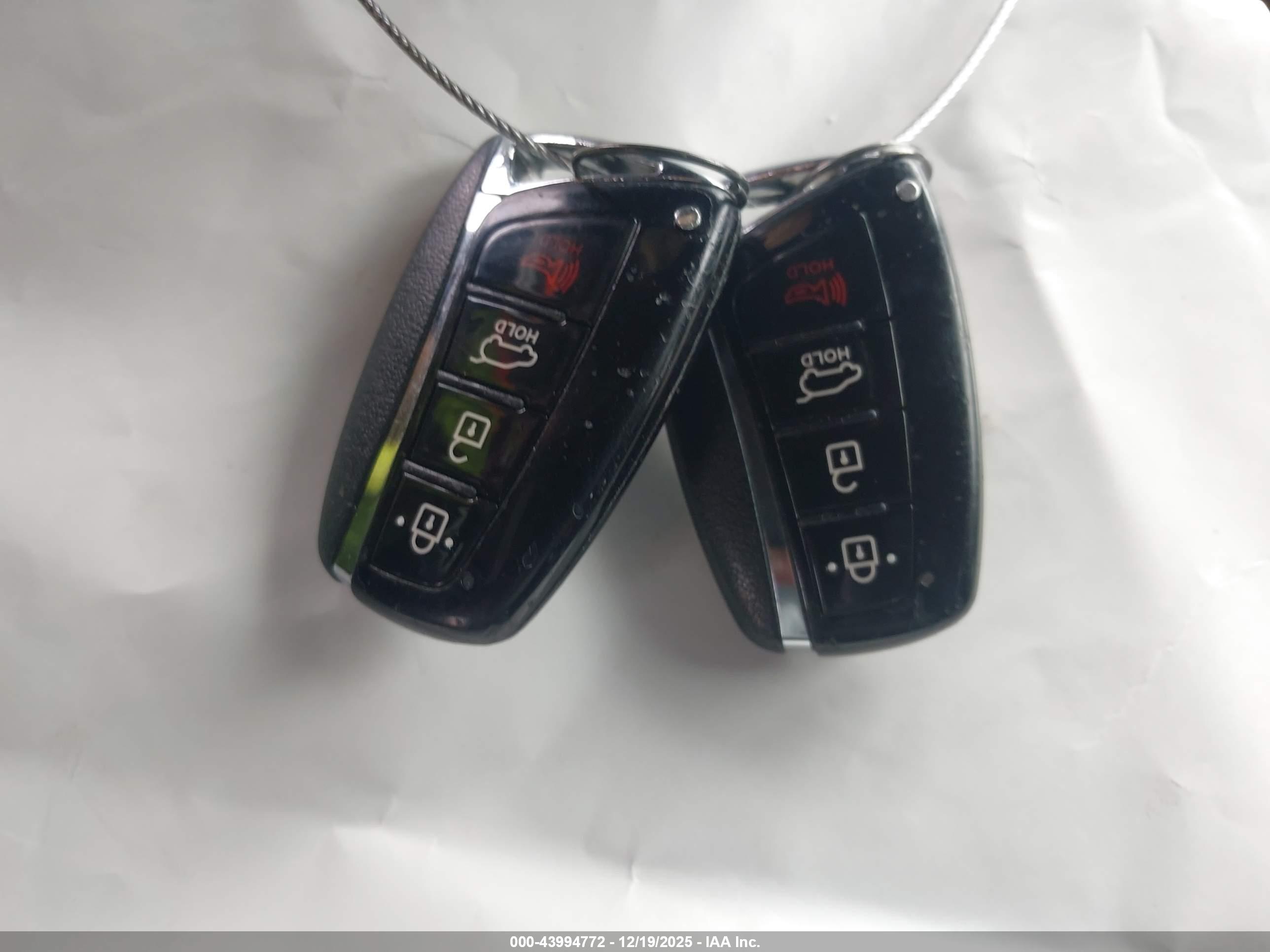 HYUNDAI SANTA image 11