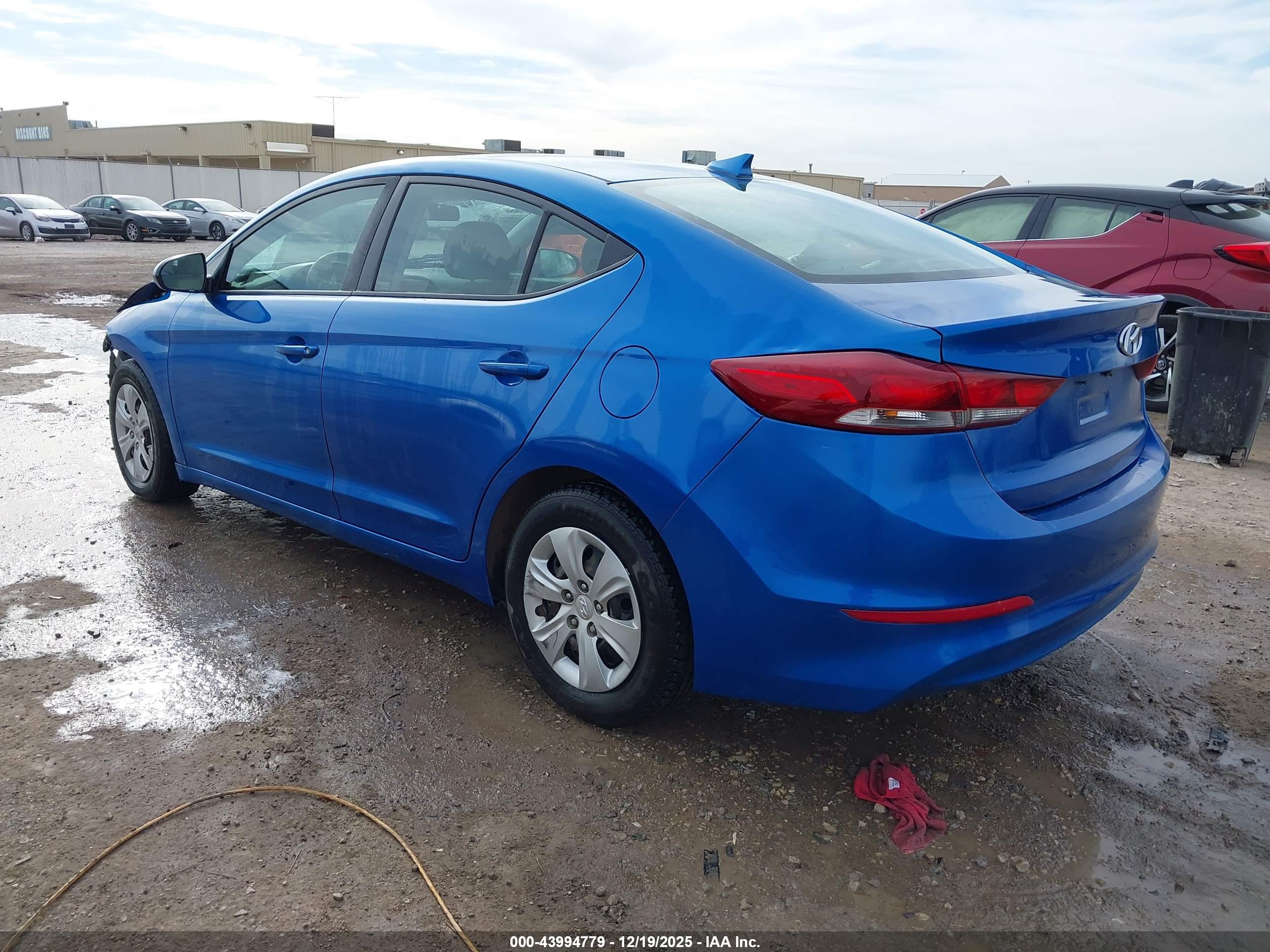 HYUNDAI ELANTRA image 3
