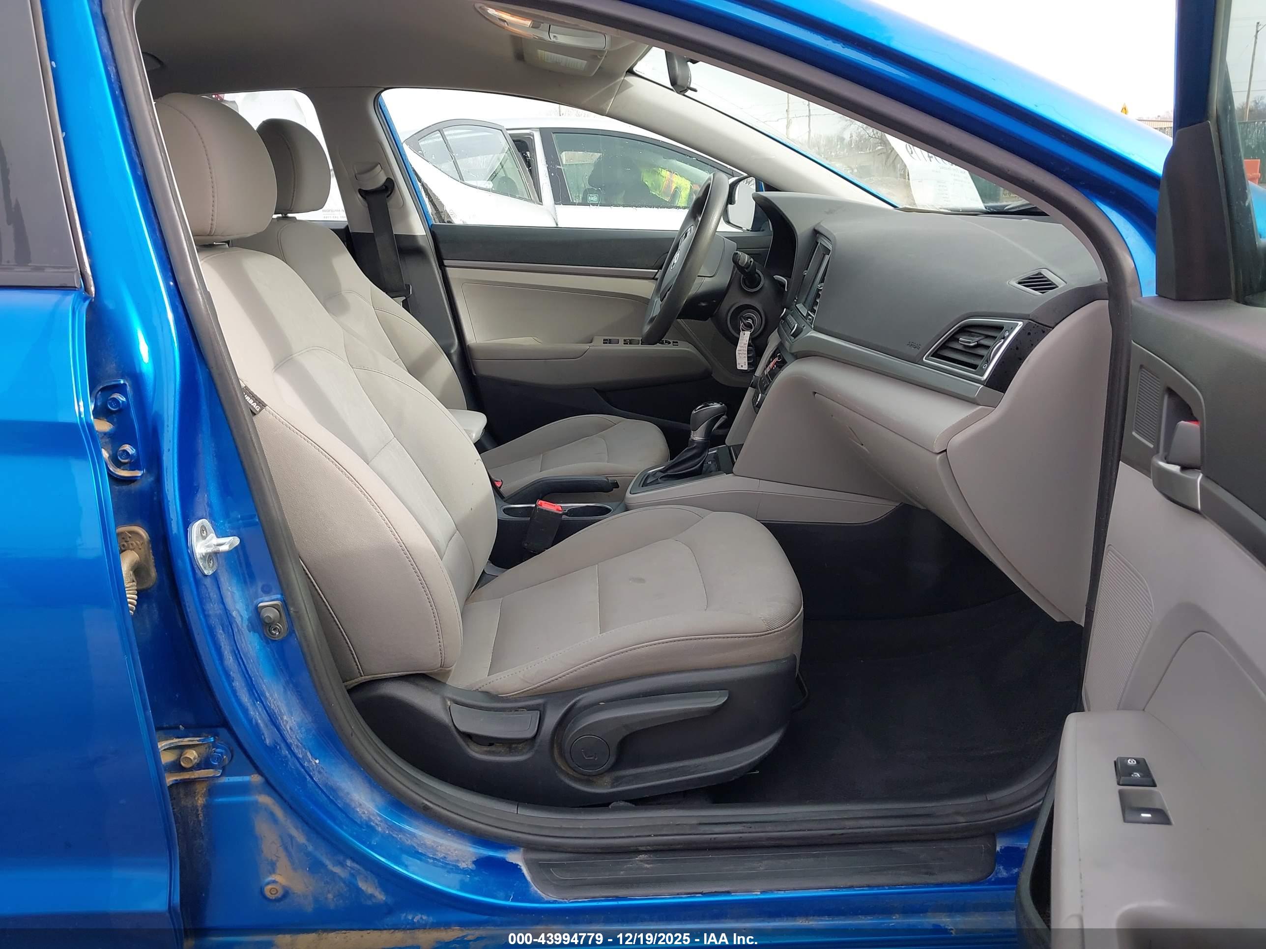 HYUNDAI ELANTRA image 5