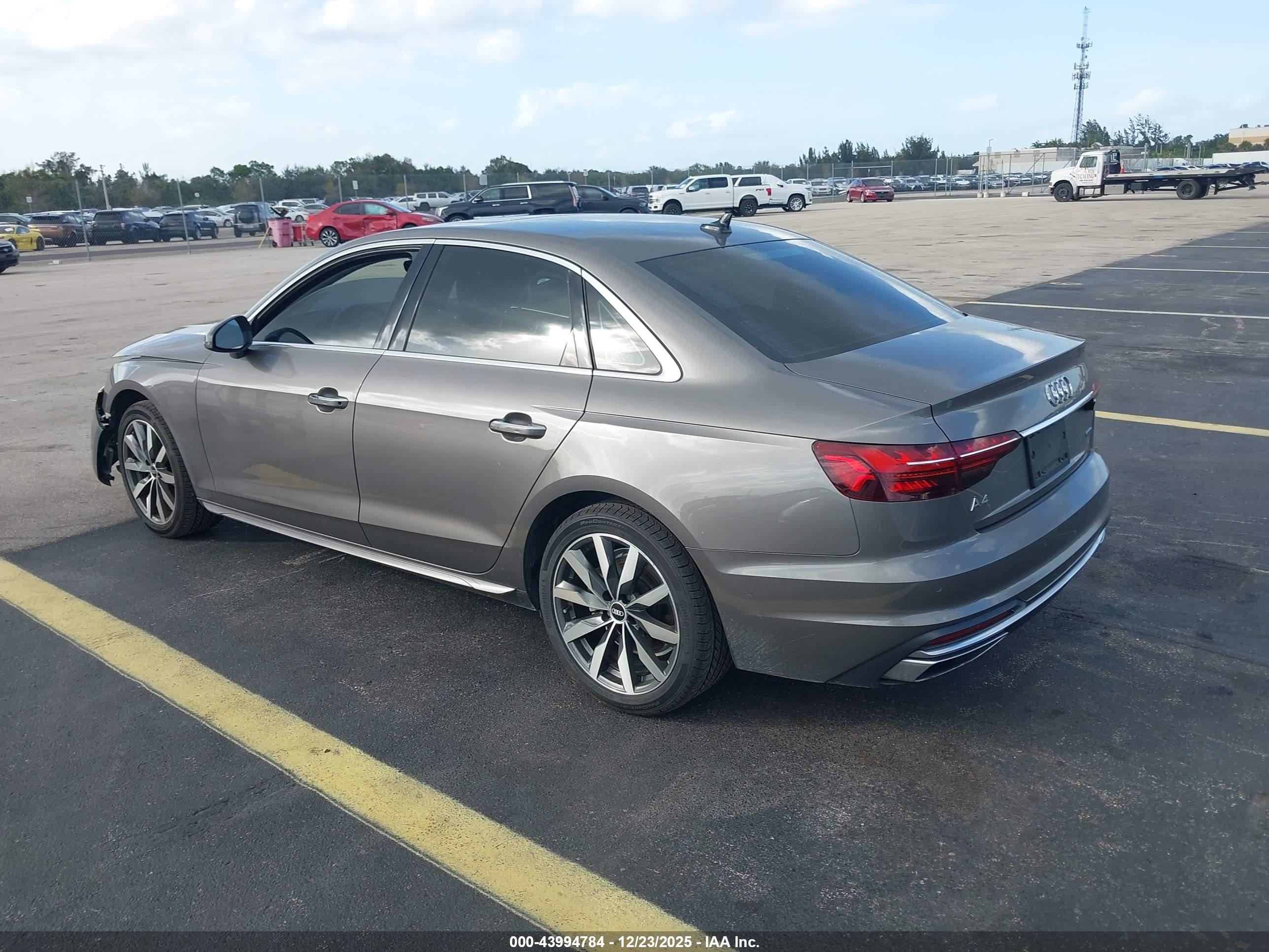 AUDI A4 image 3