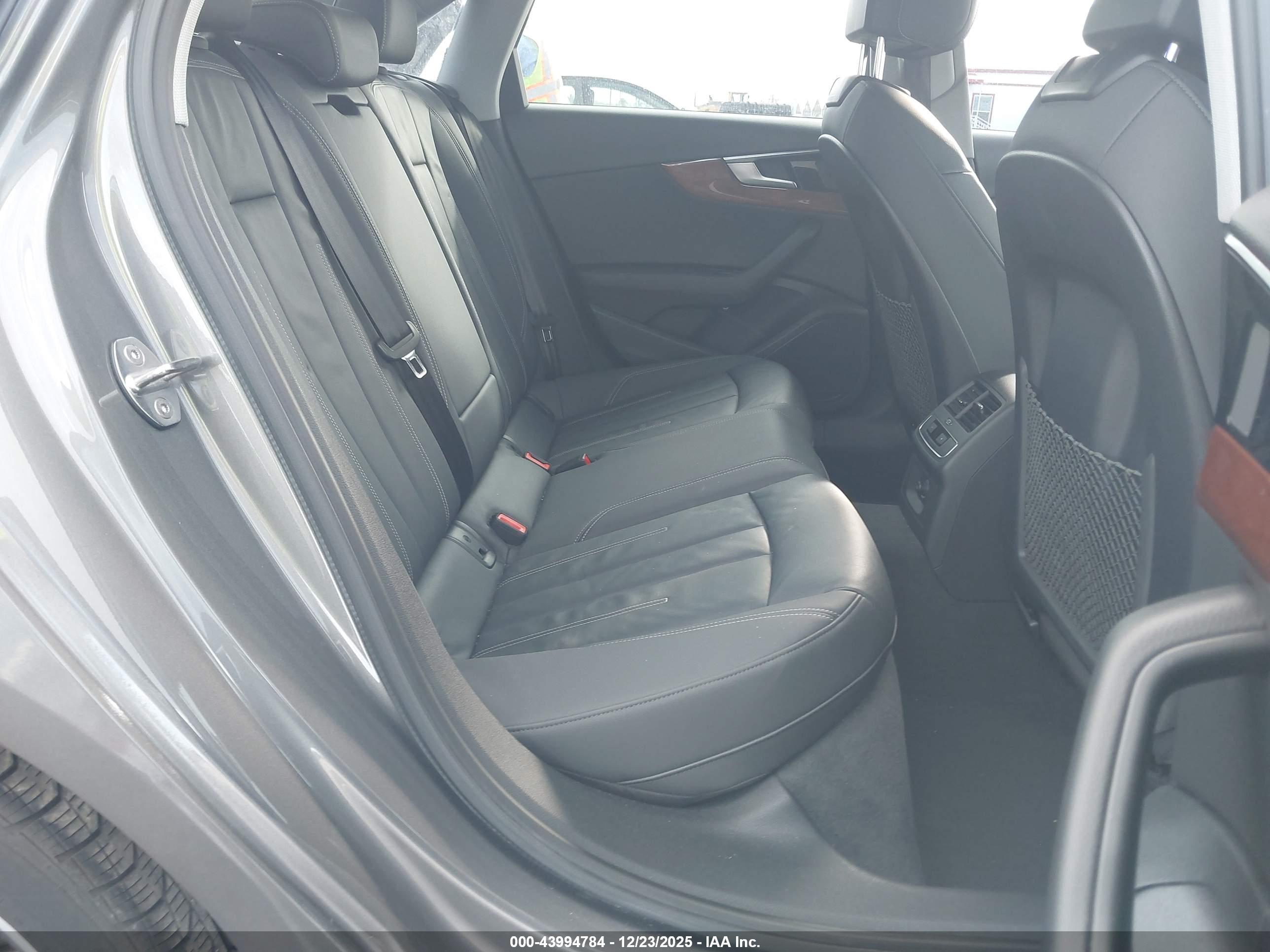 AUDI A4 image 8