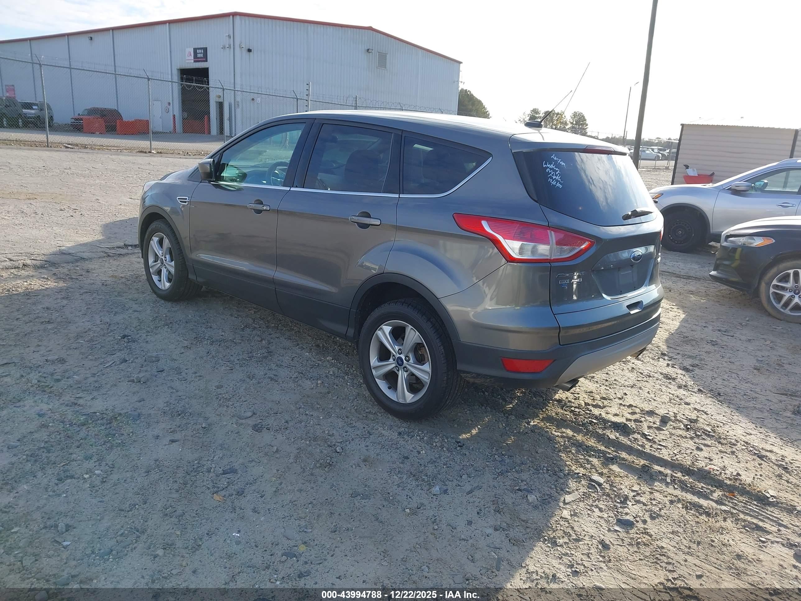 FORD ESCAPE image 3