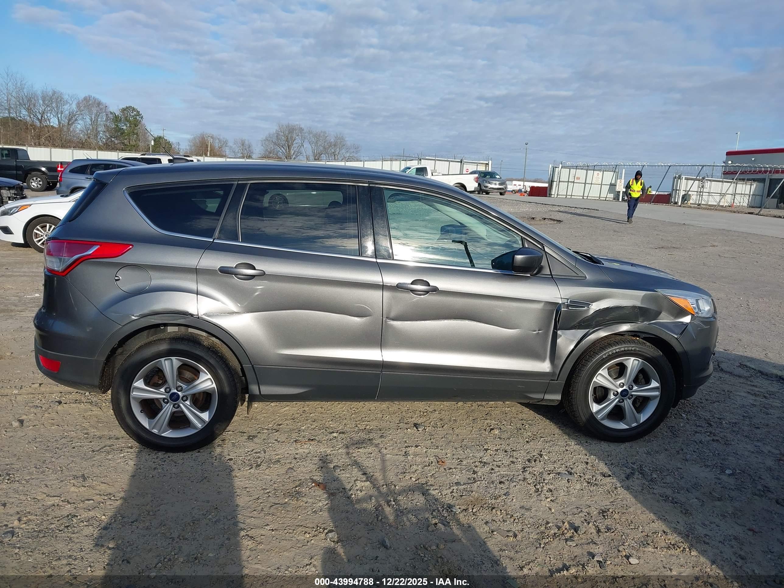 FORD ESCAPE image 6