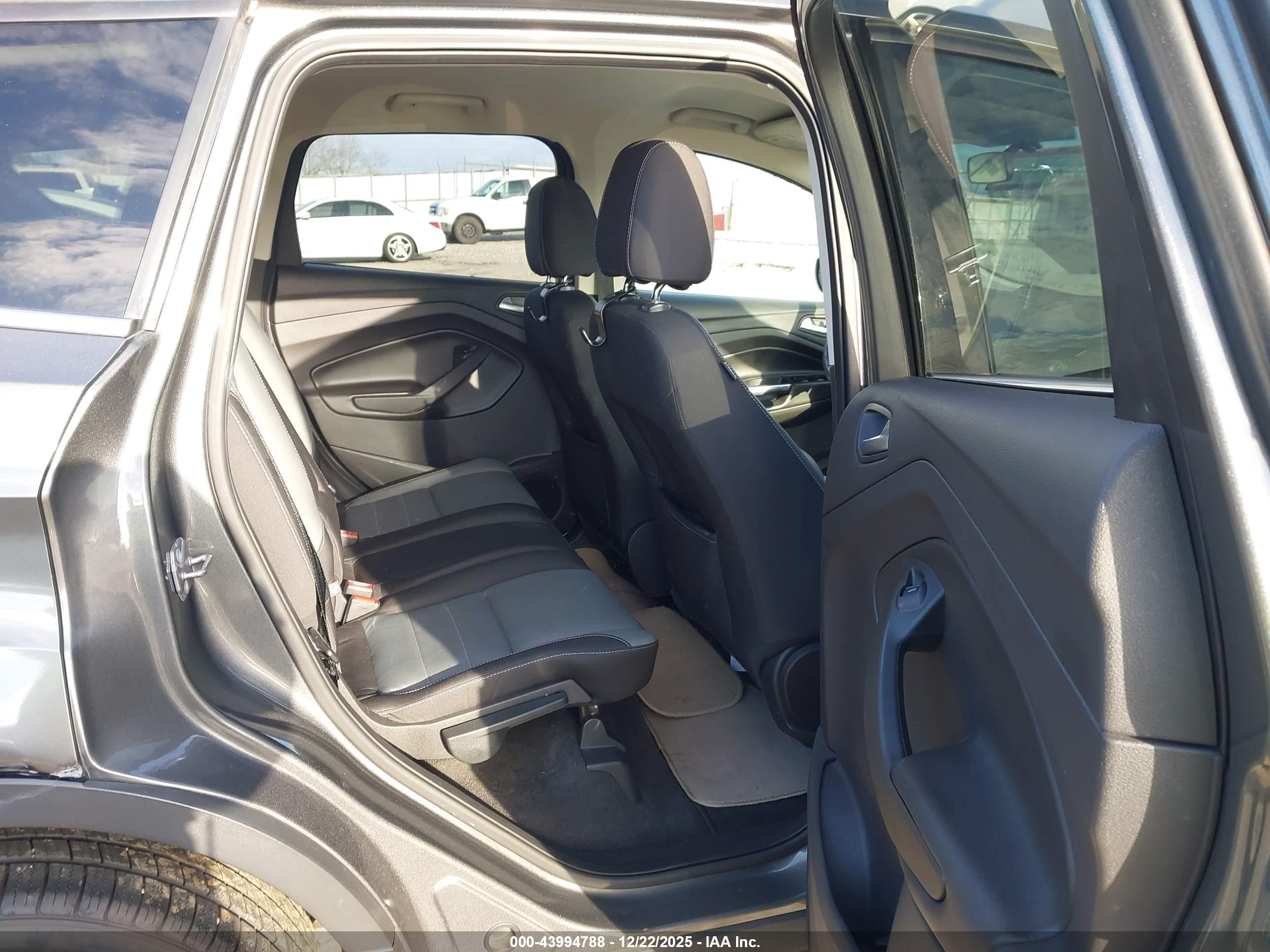 FORD ESCAPE image 8