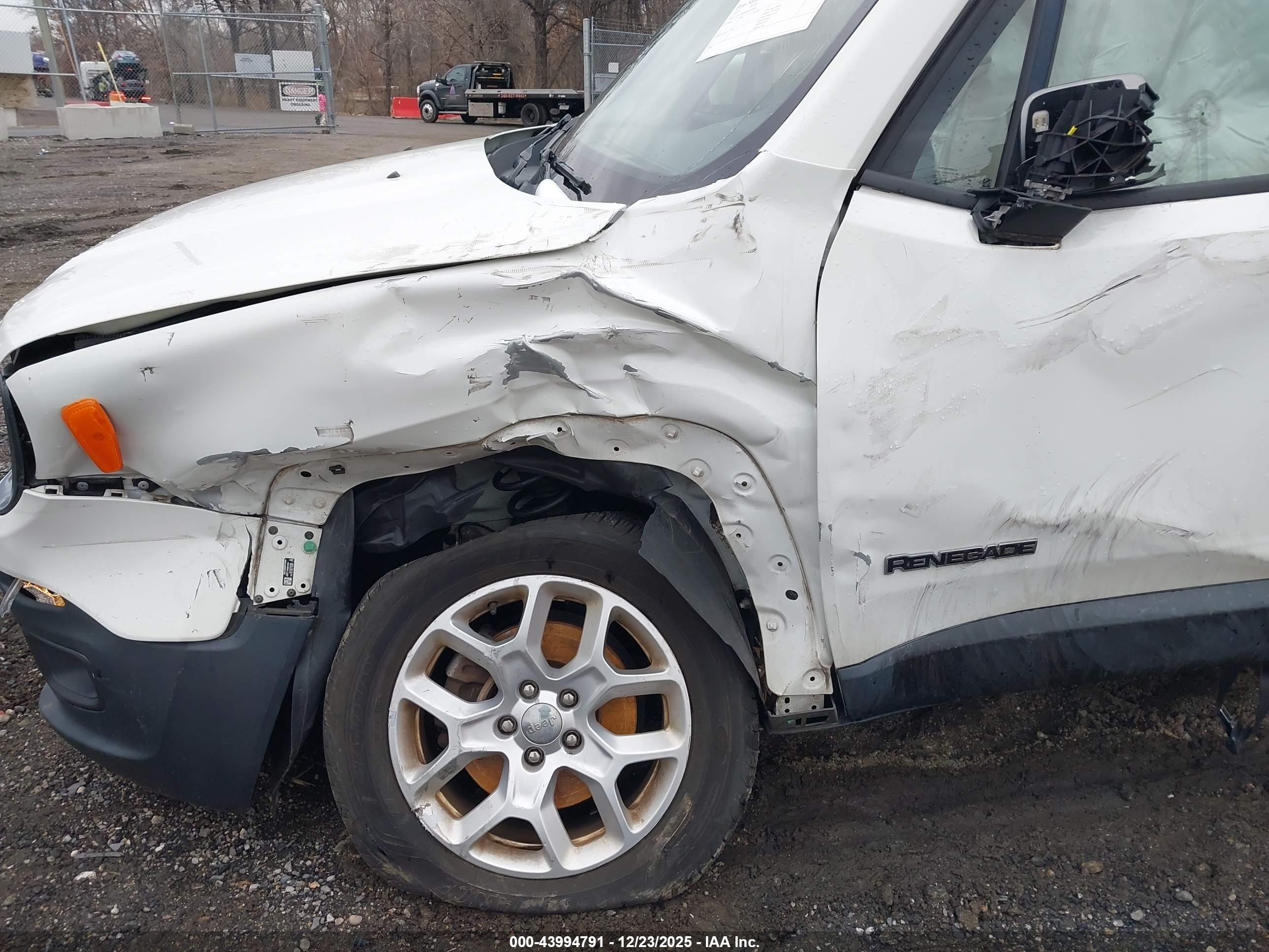 JEEP RENEGADE image 6