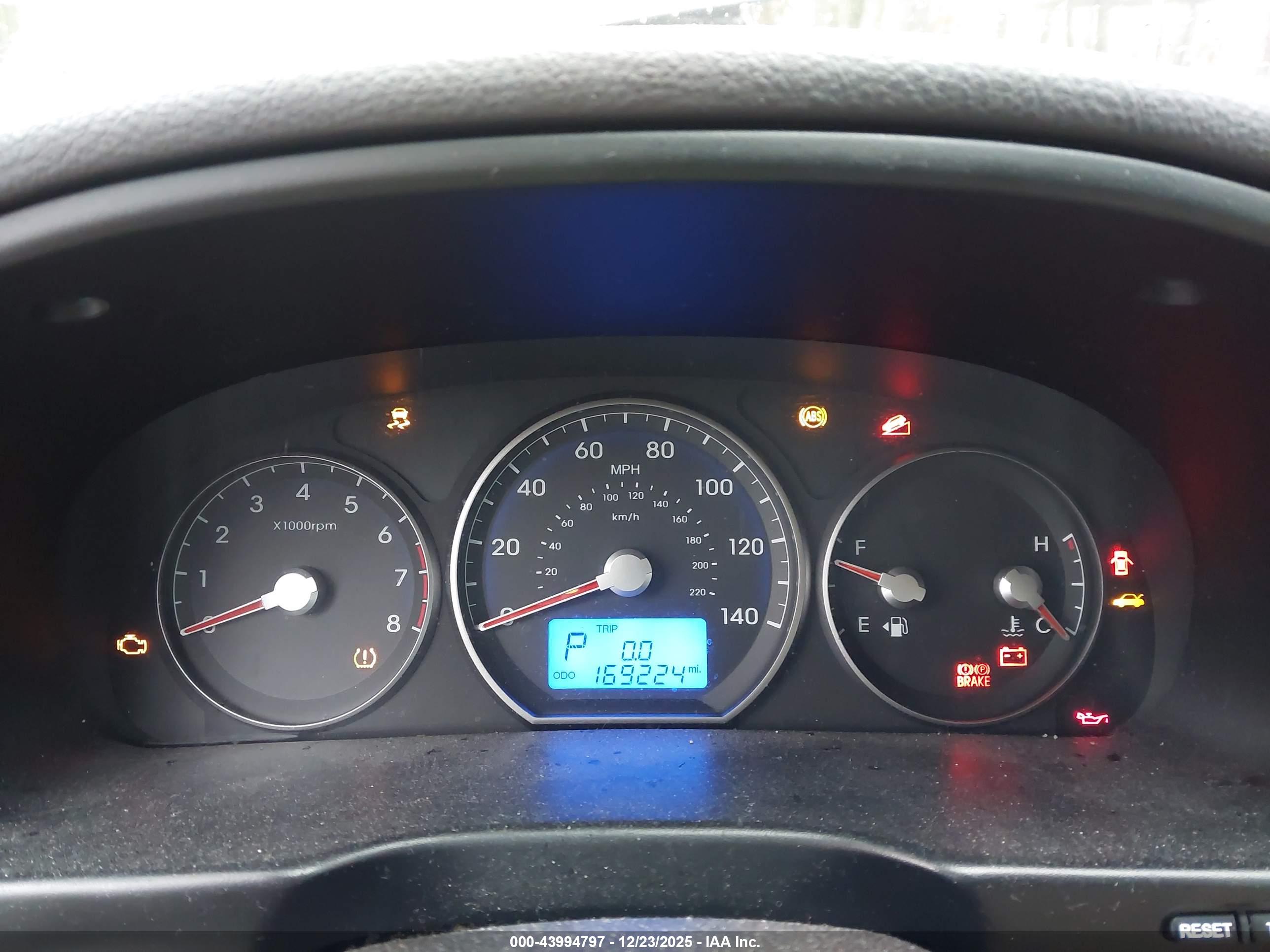 HYUNDAI SANTA image 7