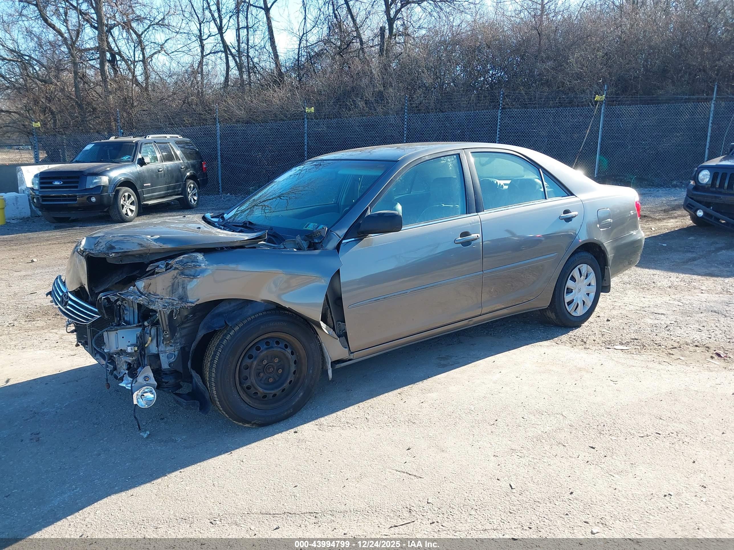 TOYOTA CAMRY image 2
