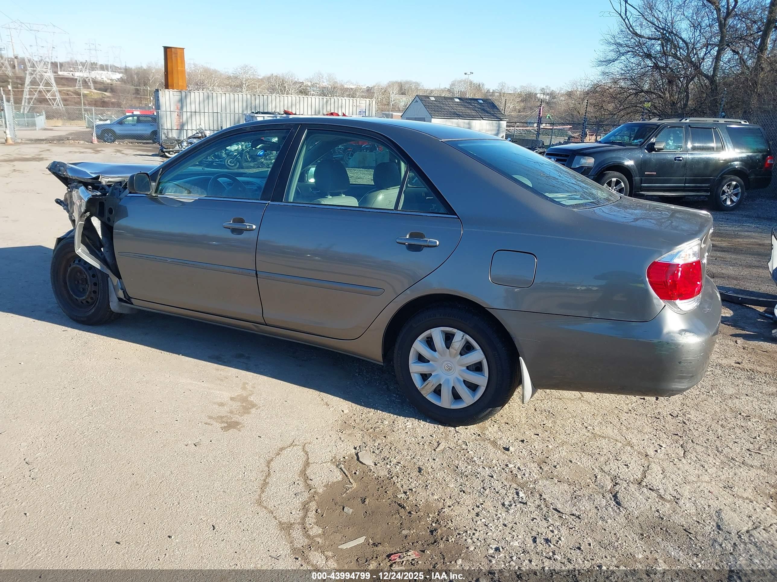 TOYOTA CAMRY image 3
