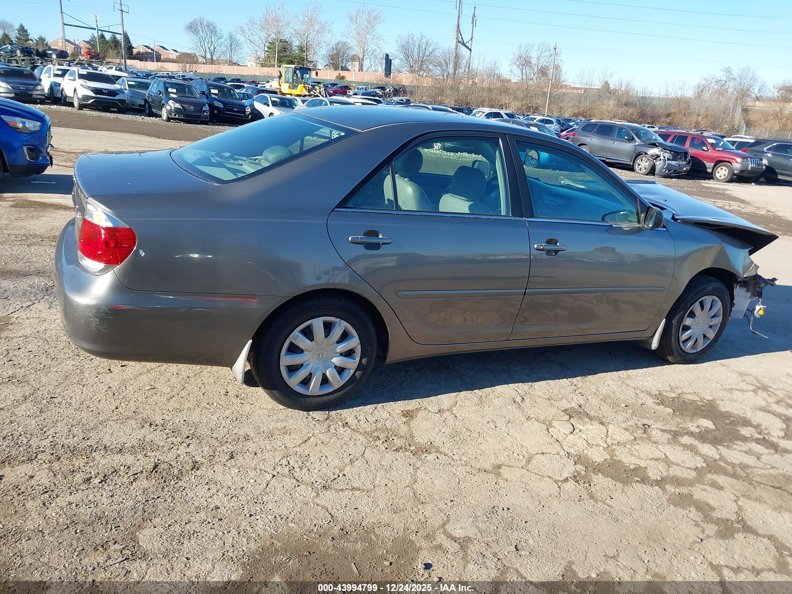 TOYOTA CAMRY image 4