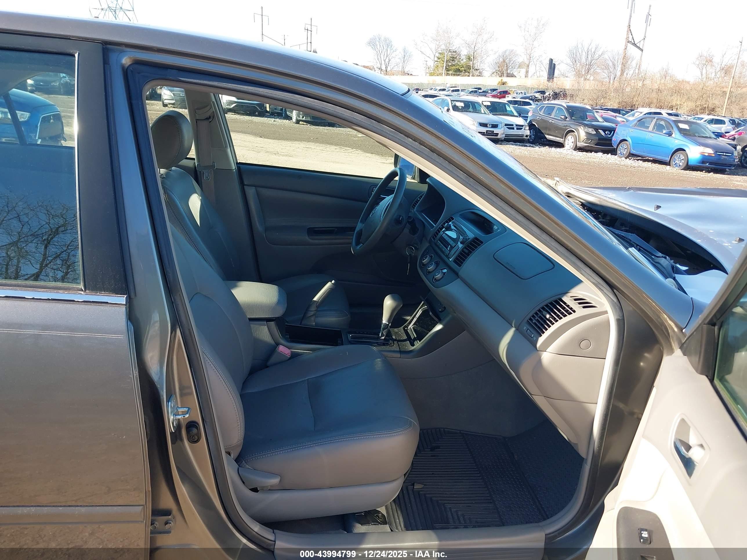 TOYOTA CAMRY image 5