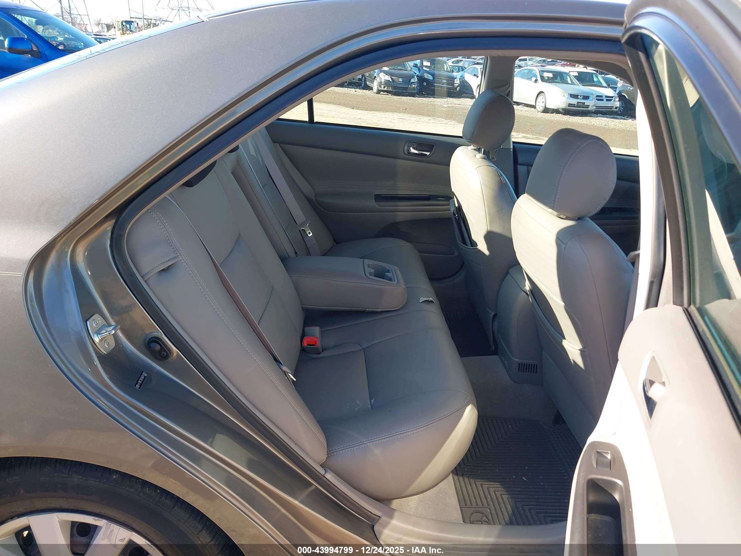 TOYOTA CAMRY image 8