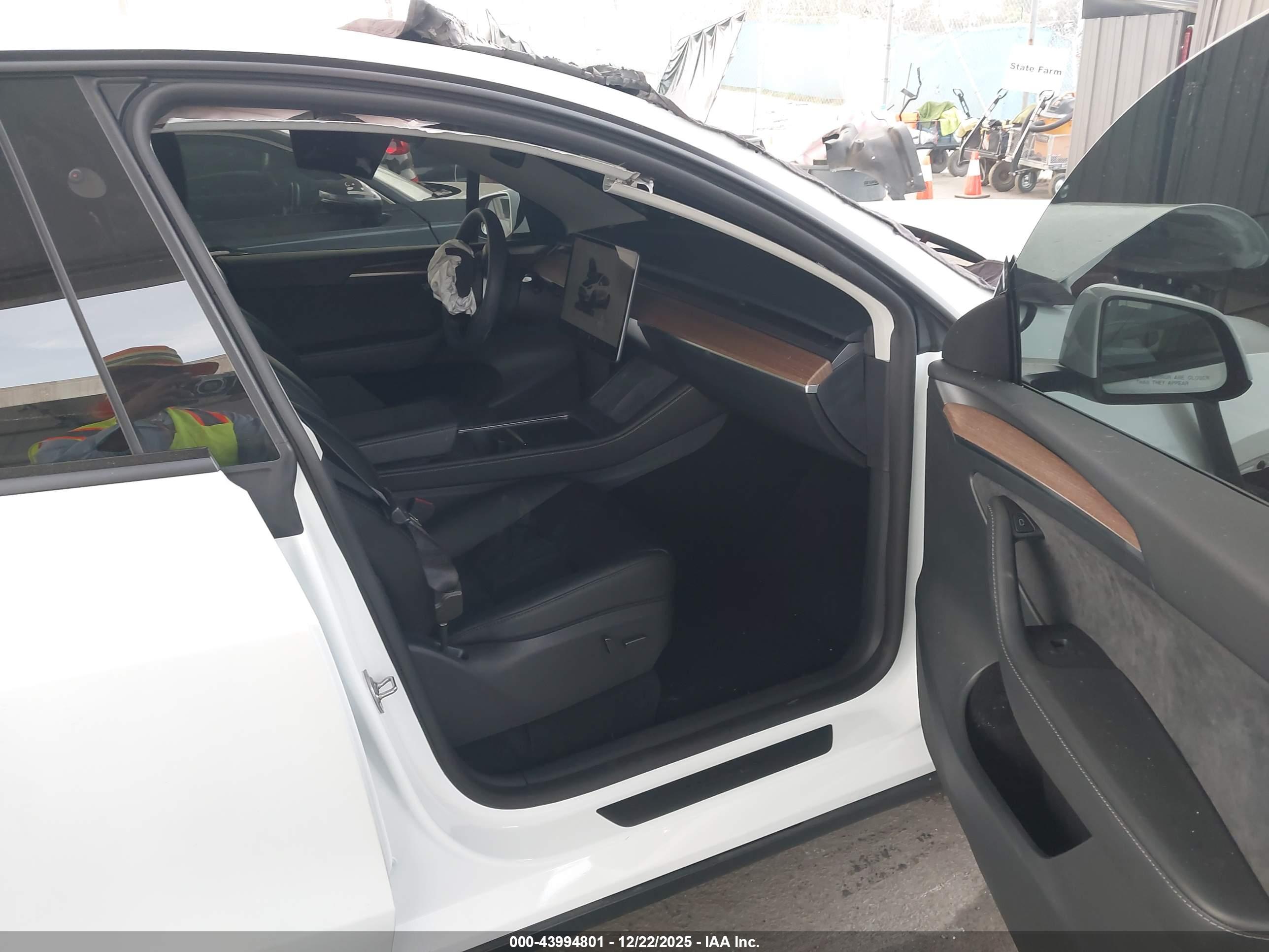 TESLA MODEL image 5