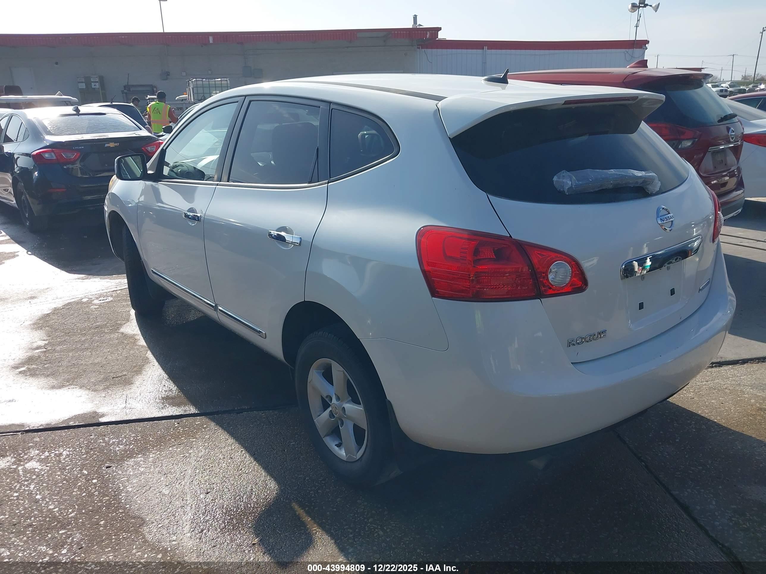 NISSAN ROGUE image 3