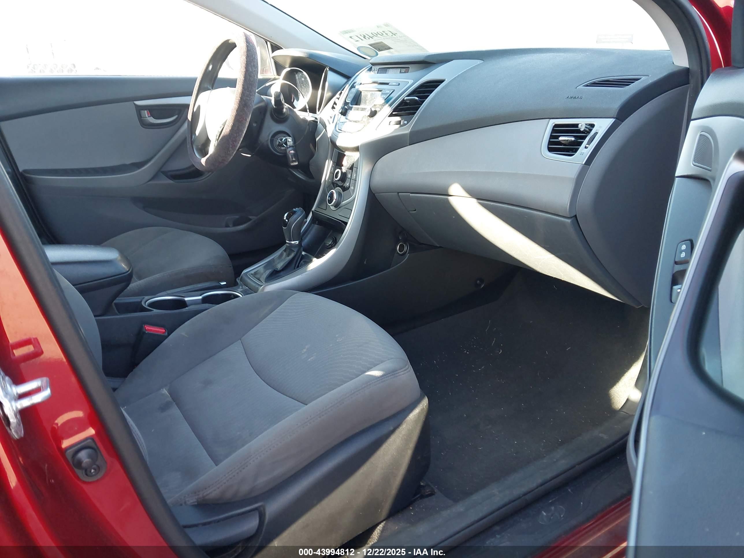 HYUNDAI ELANTRA image 5