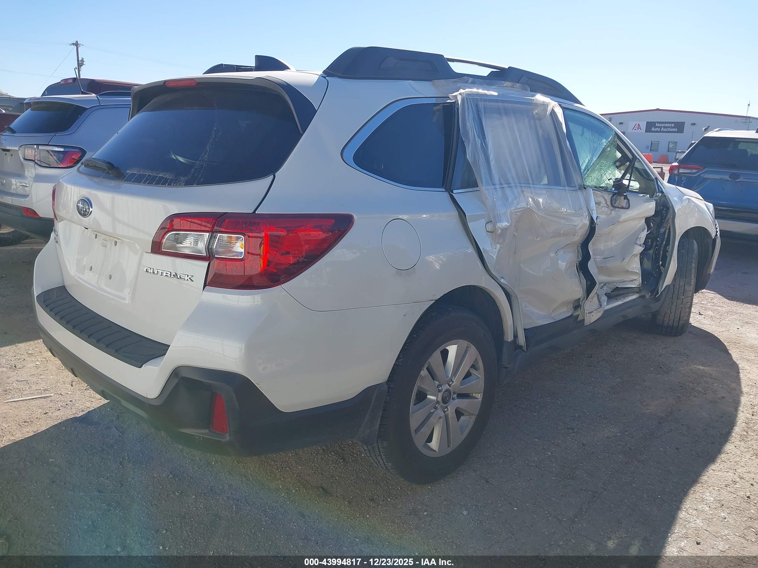SUBARU OUTBACK image 4