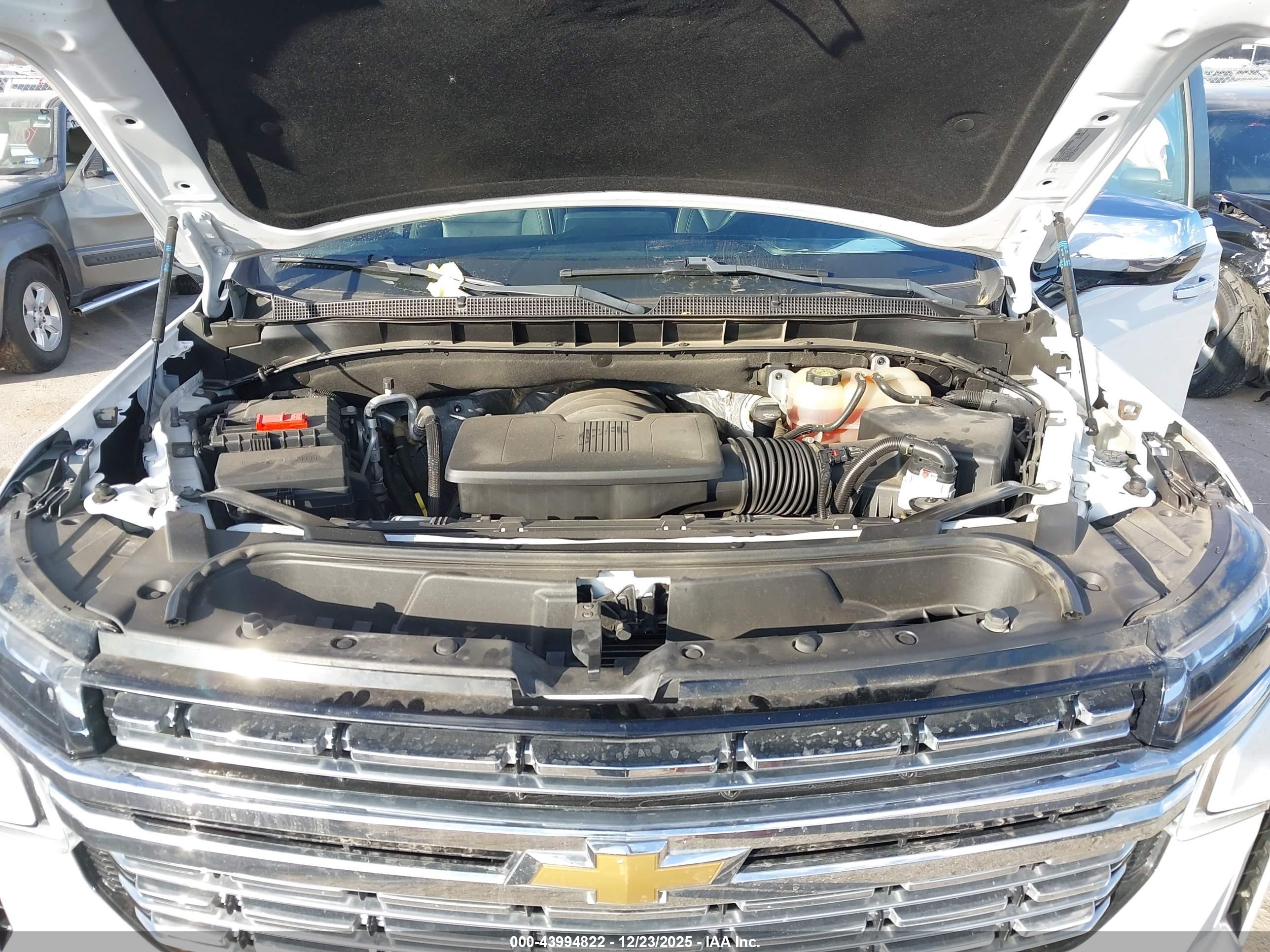 CHEVROLET SUBURBAN image 10