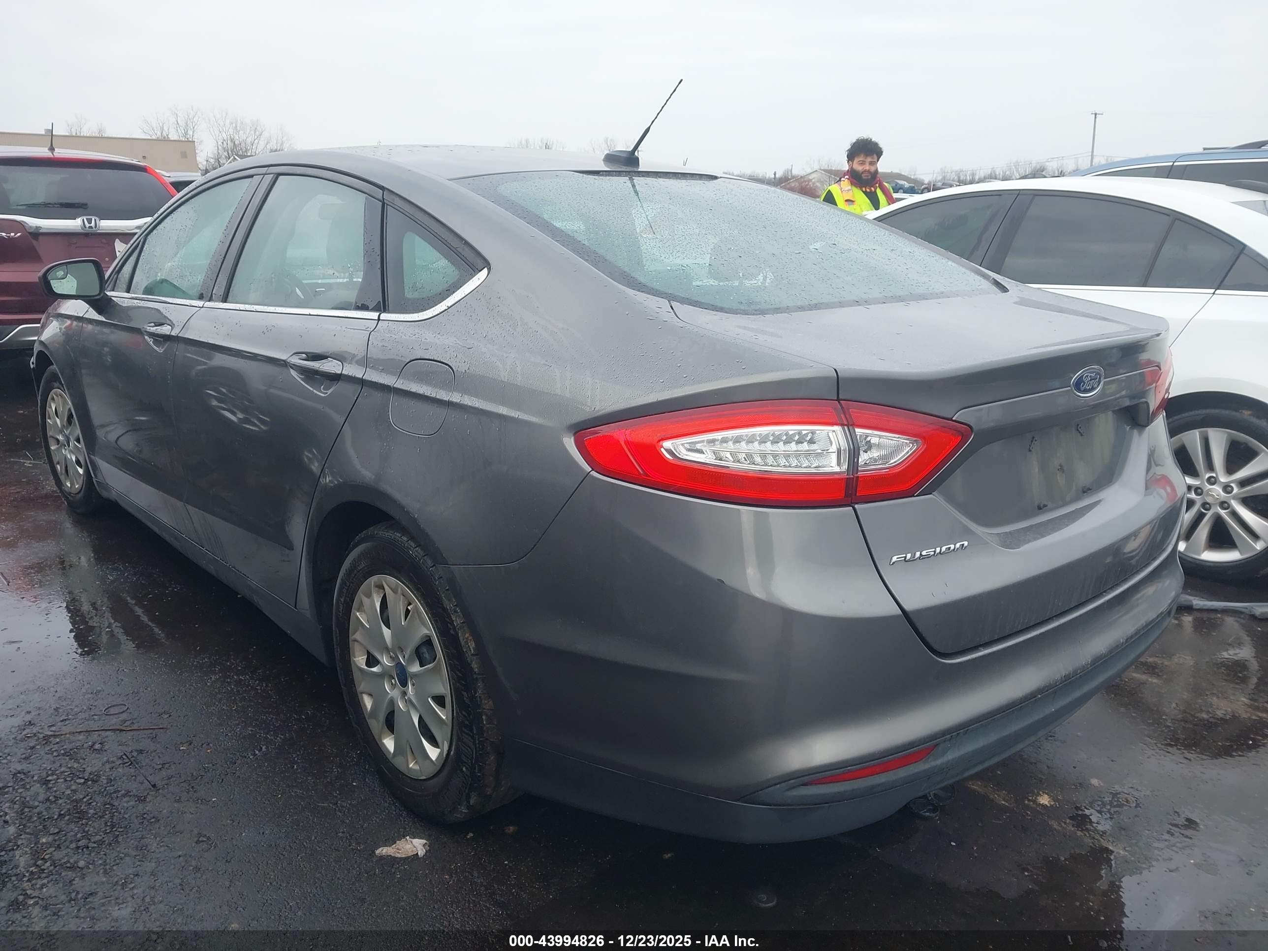 FORD FUSION image 3