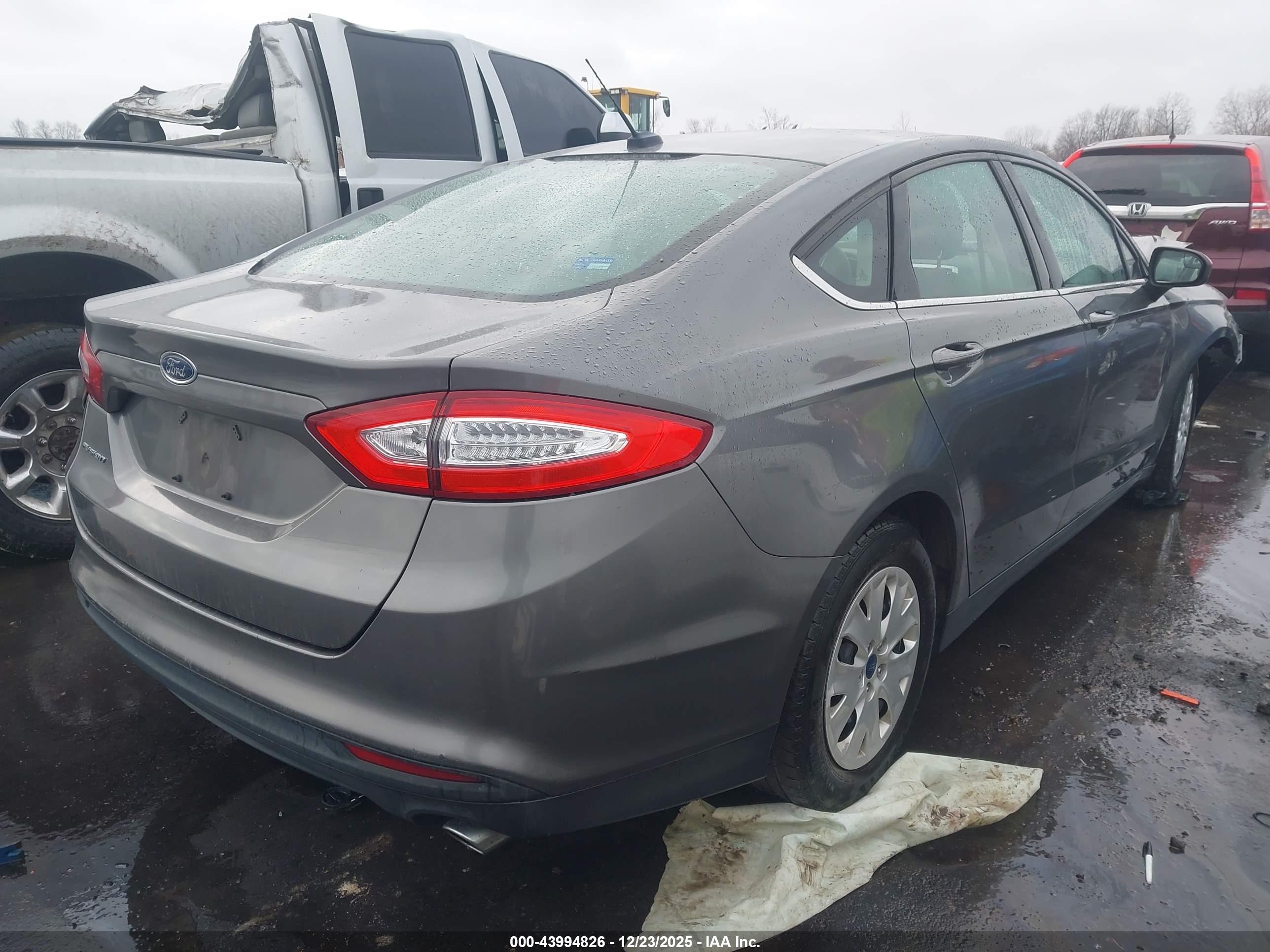 FORD FUSION image 4