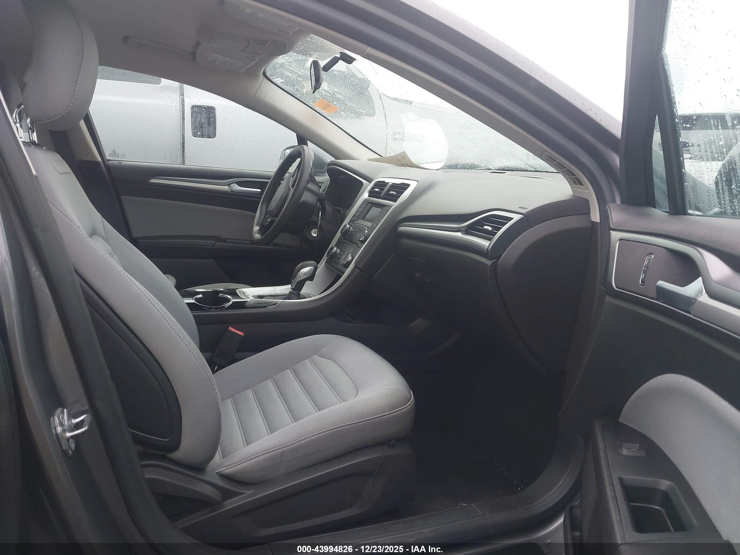 FORD FUSION image 5