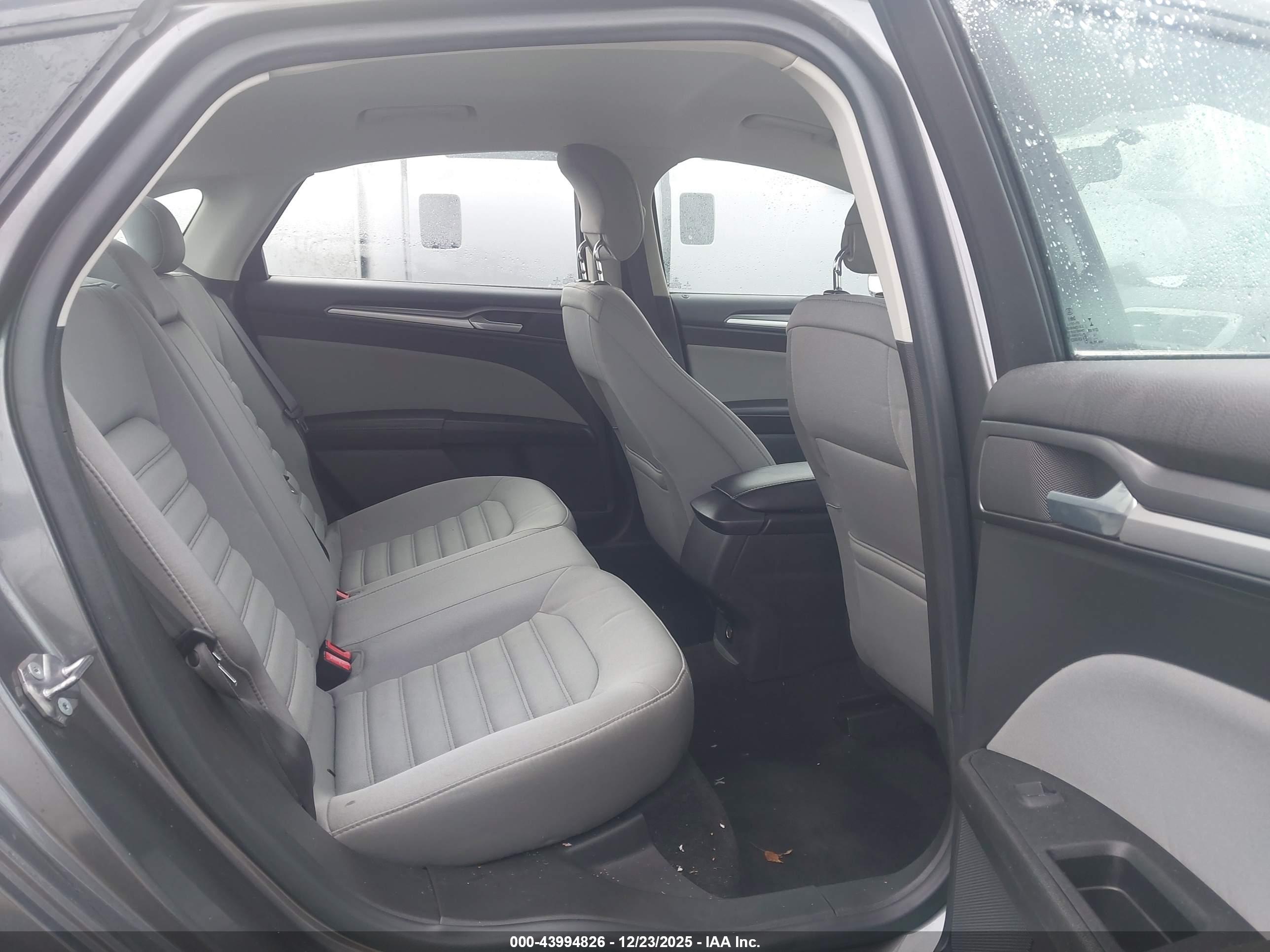 FORD FUSION image 8