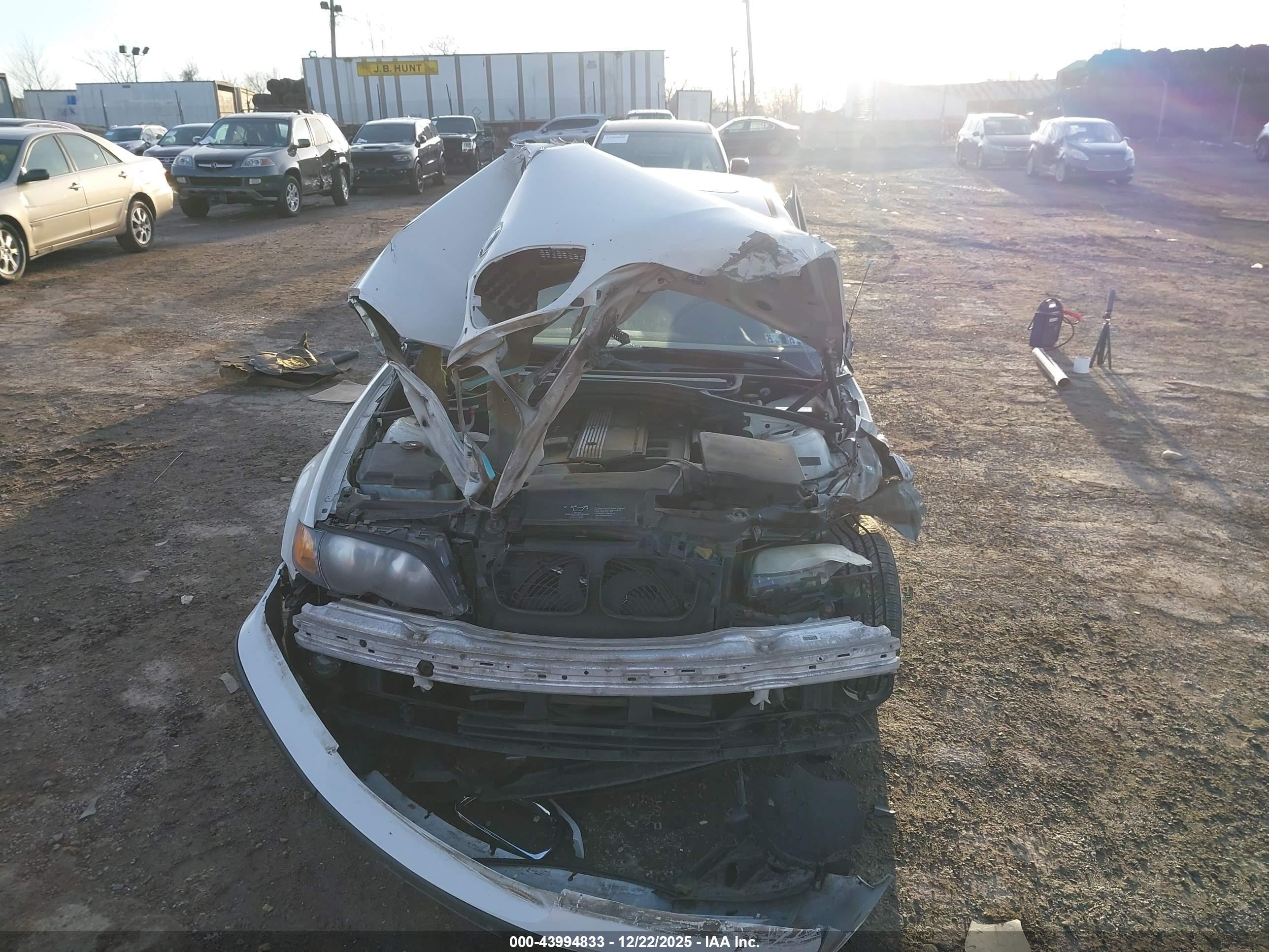 BMW 325XI image 6