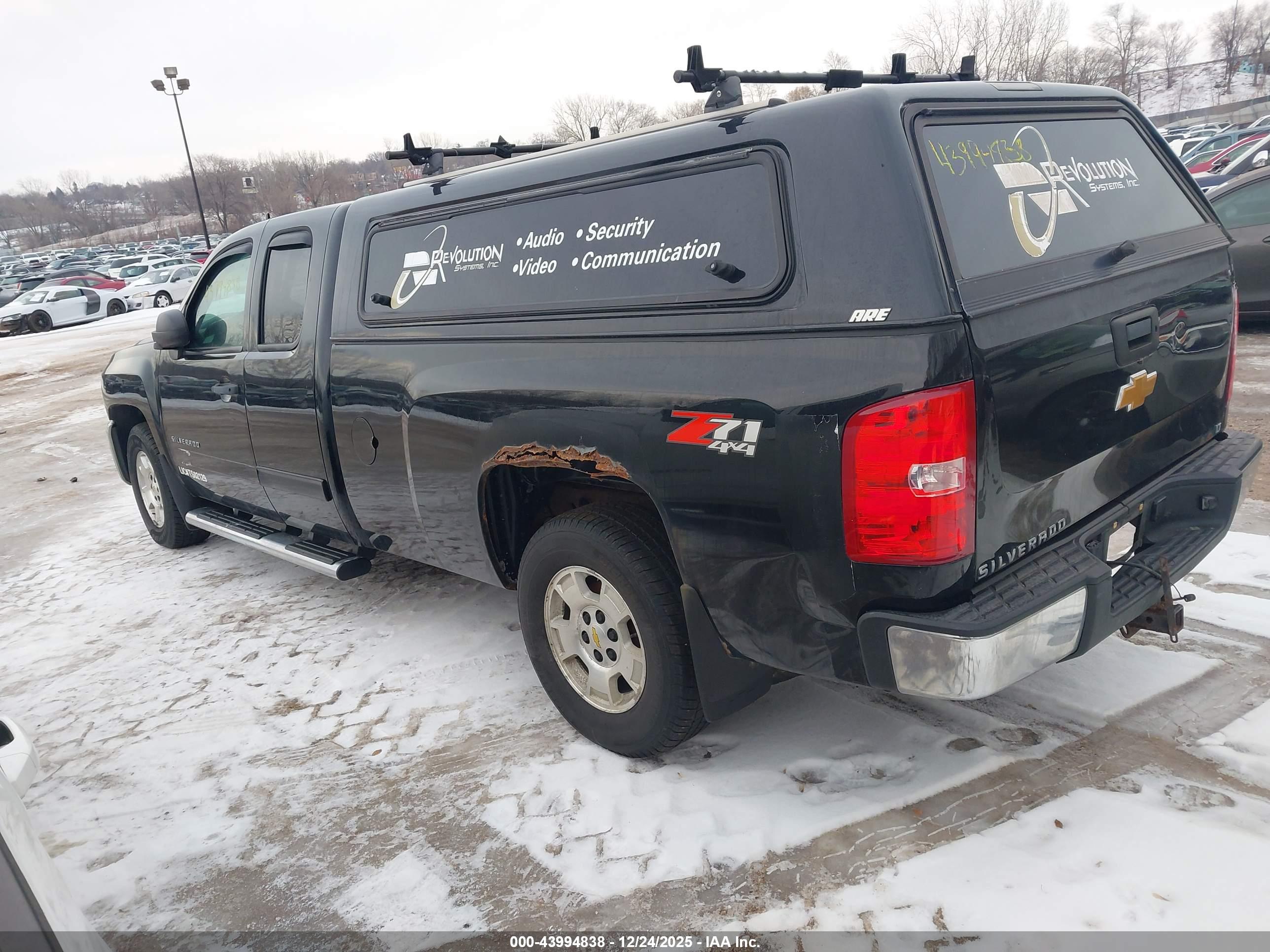 CHEVROLET SILVERADO image 3