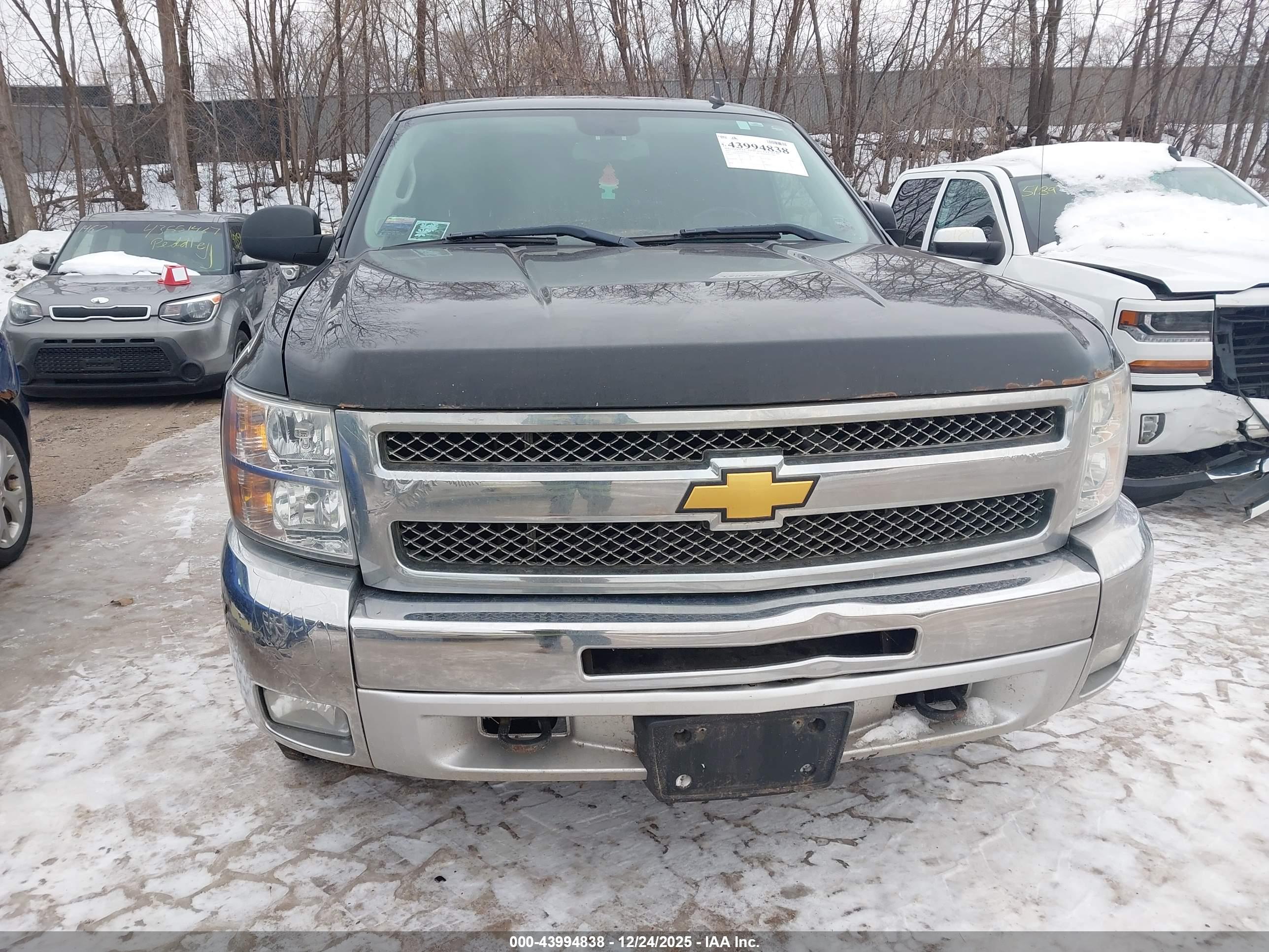 CHEVROLET SILVERADO image 6