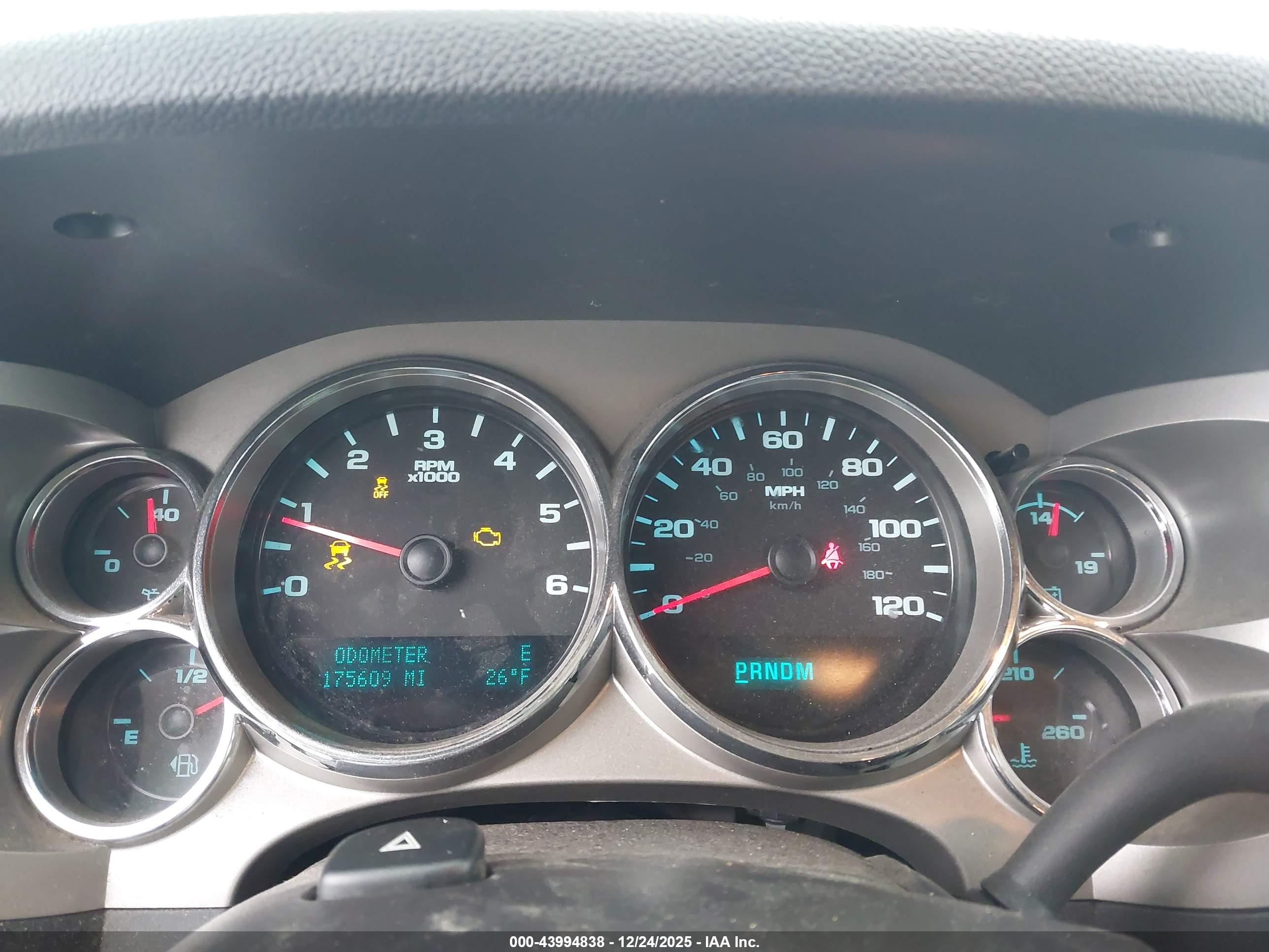 CHEVROLET SILVERADO image 7