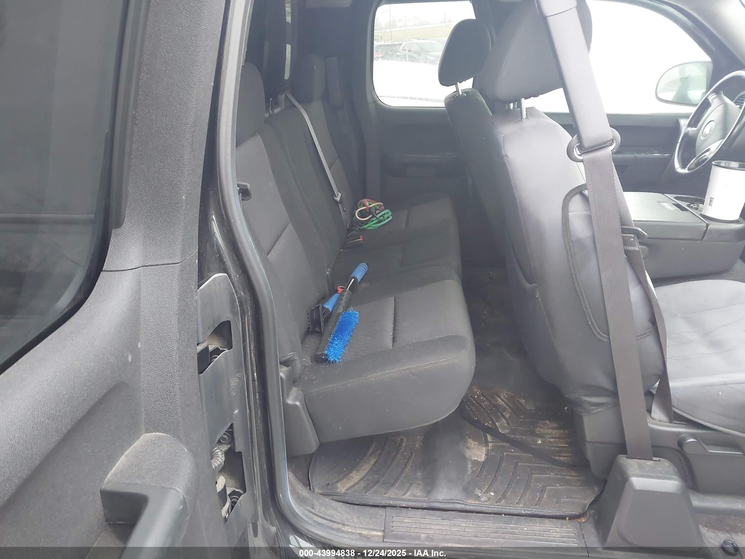 CHEVROLET SILVERADO image 8