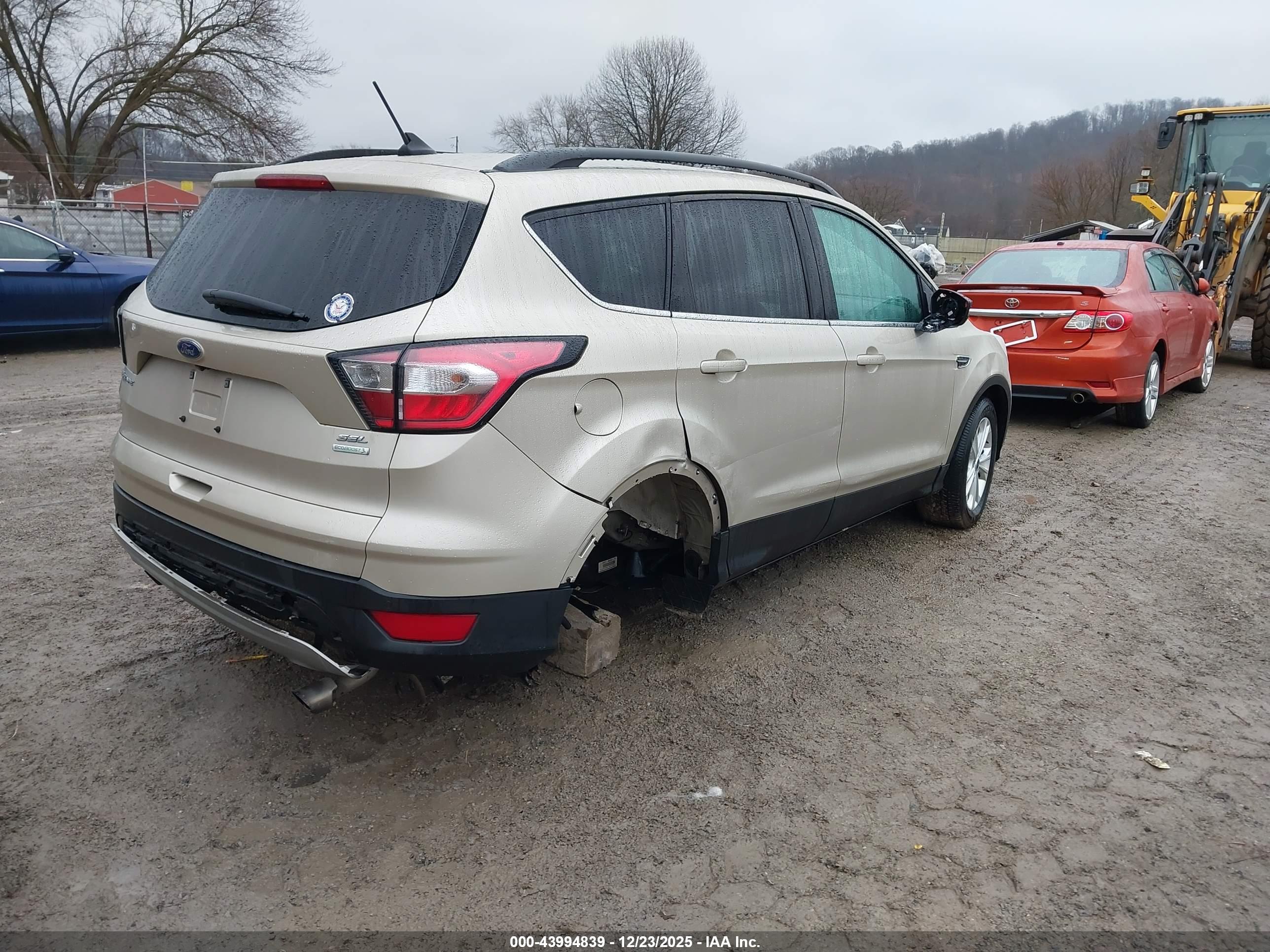 FORD ESCAPE image 4