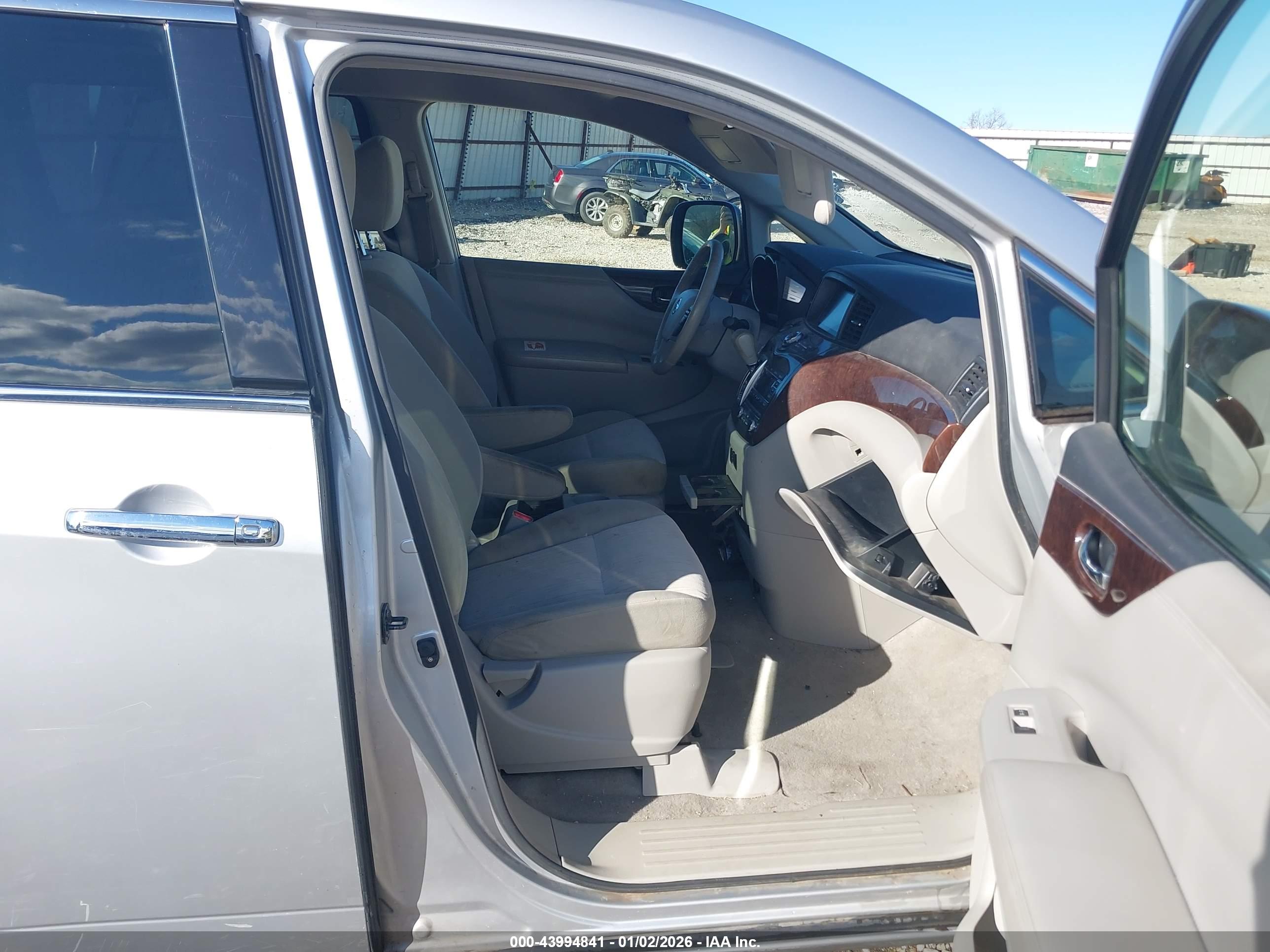 NISSAN QUEST image 5