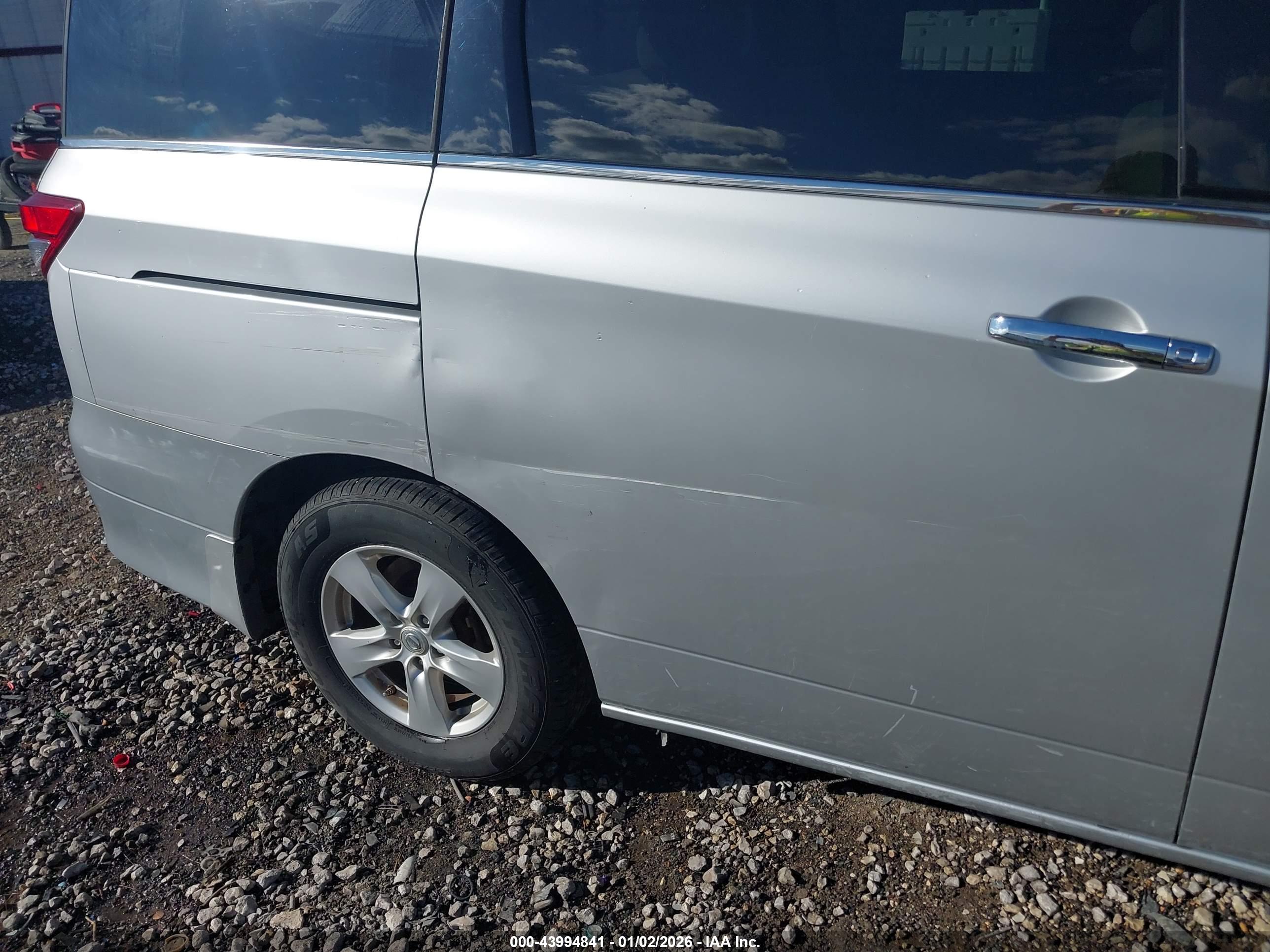NISSAN QUEST image 6