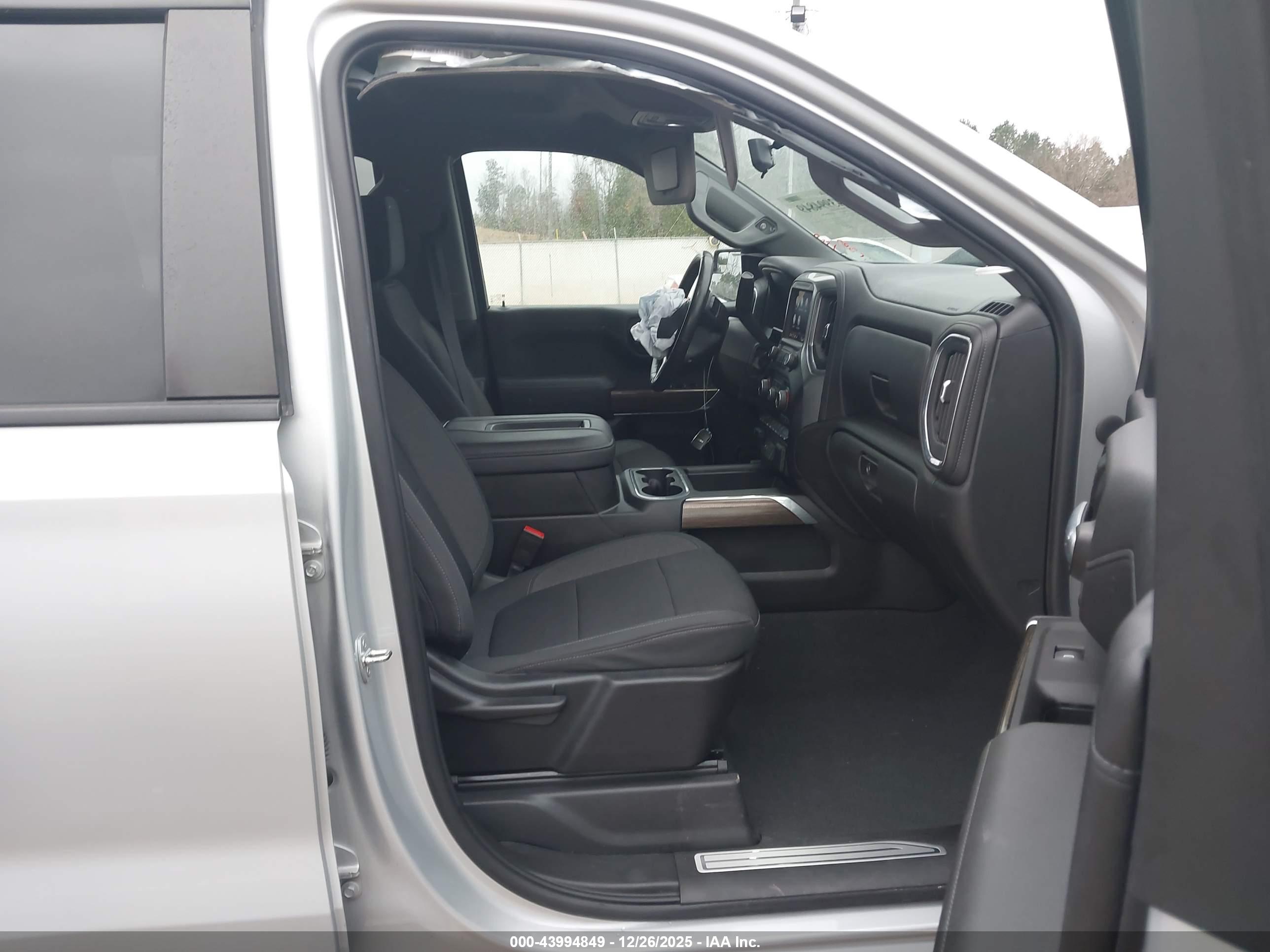 CHEVROLET SILVERADO image 5