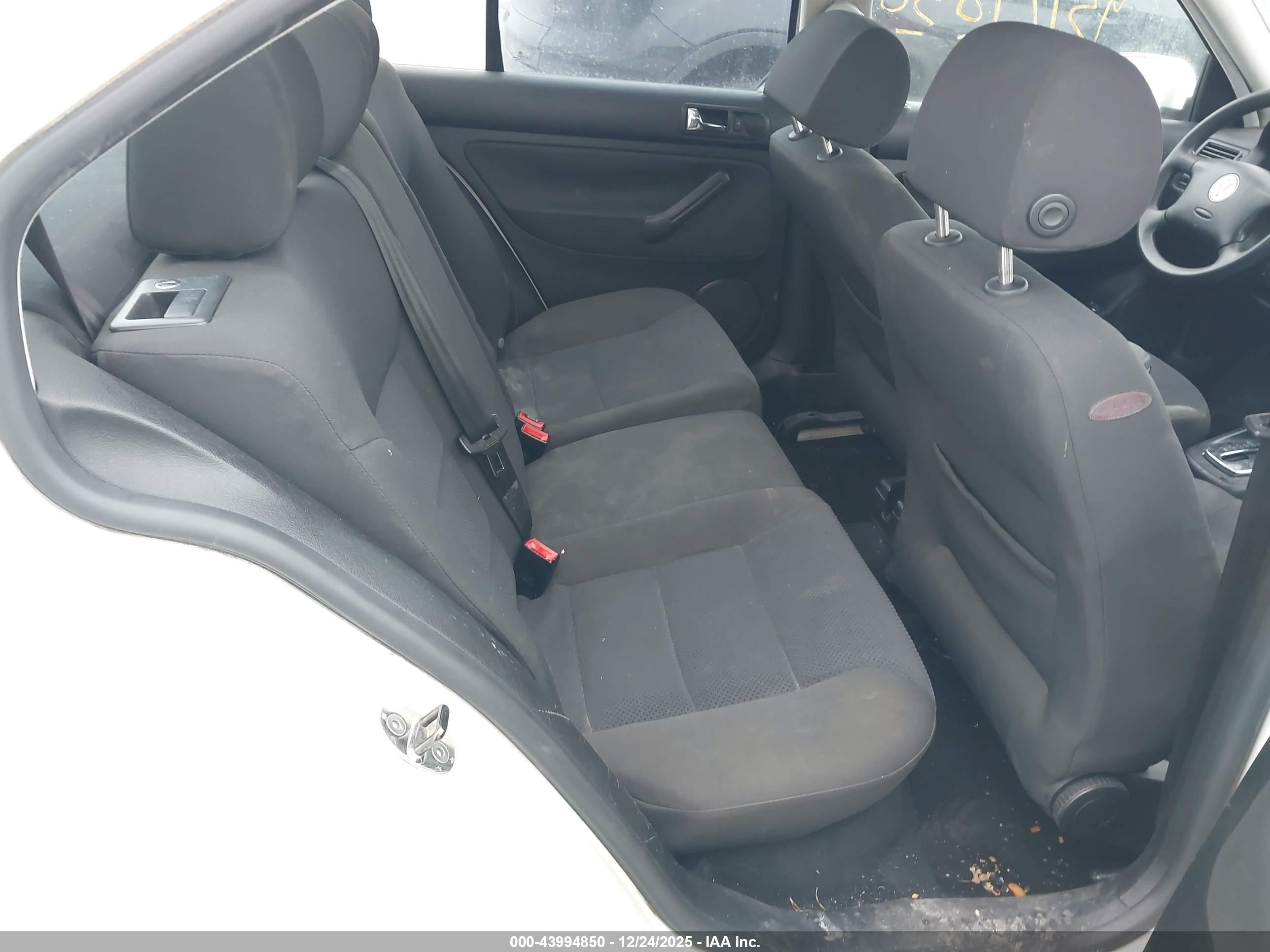 VOLKSWAGEN JETTA image 8