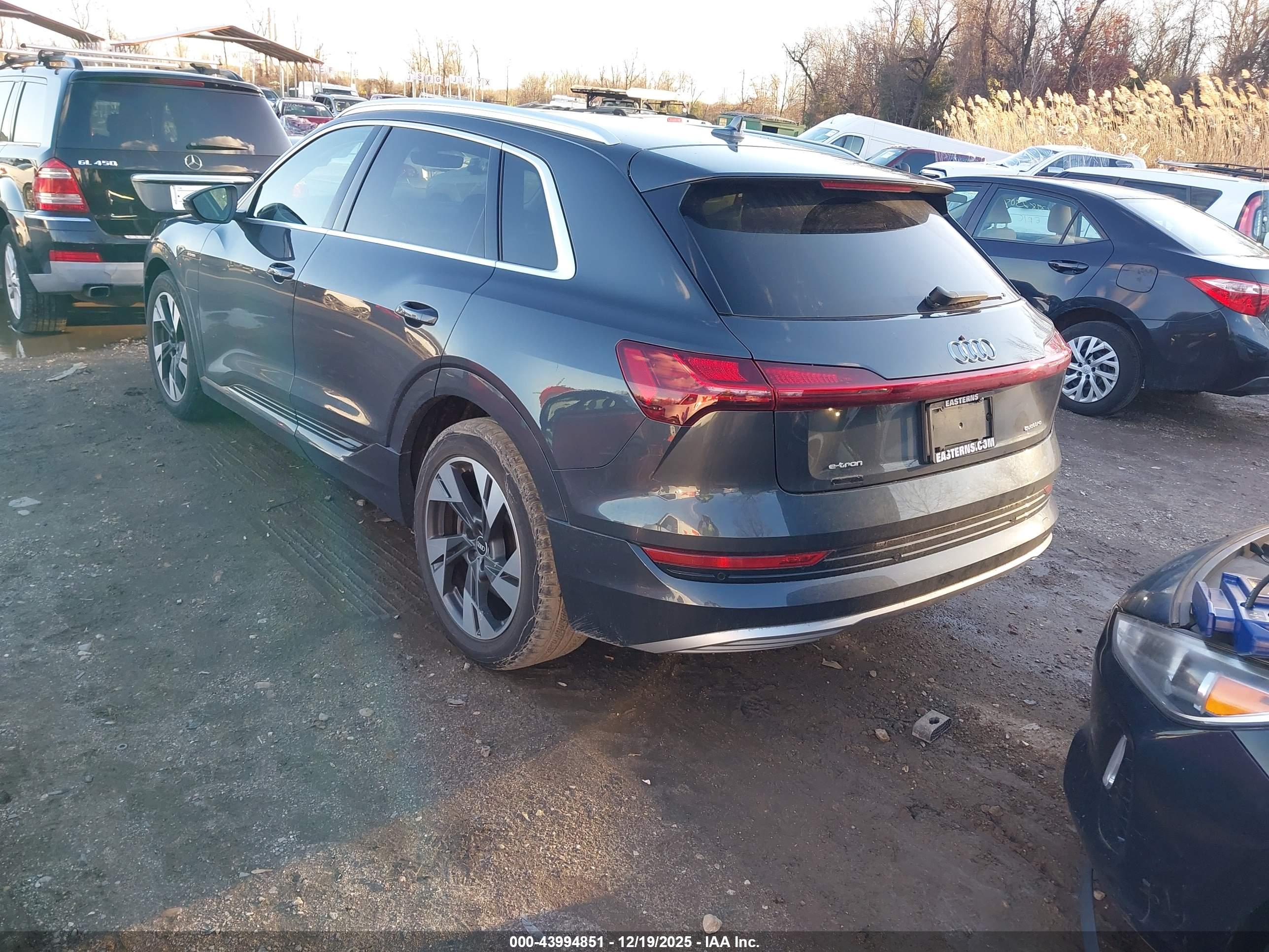 AUDI E-TRON image 3