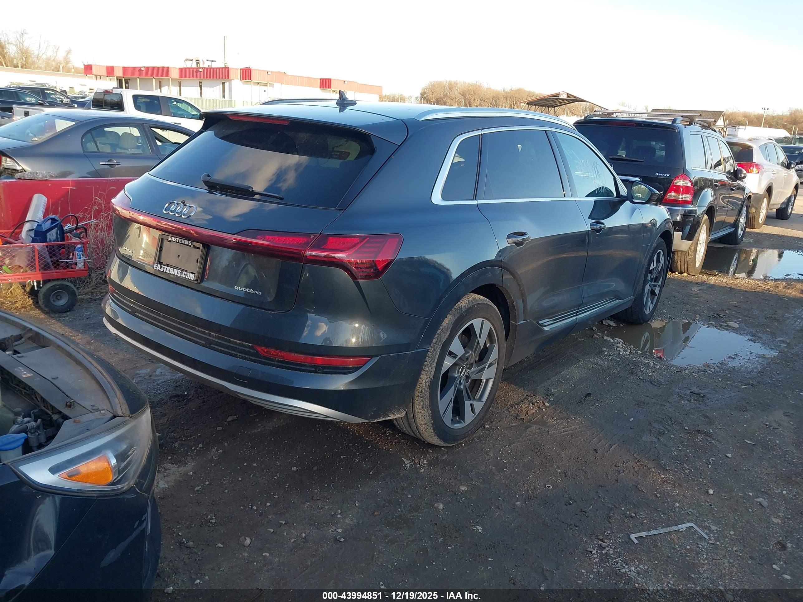 AUDI E-TRON image 4