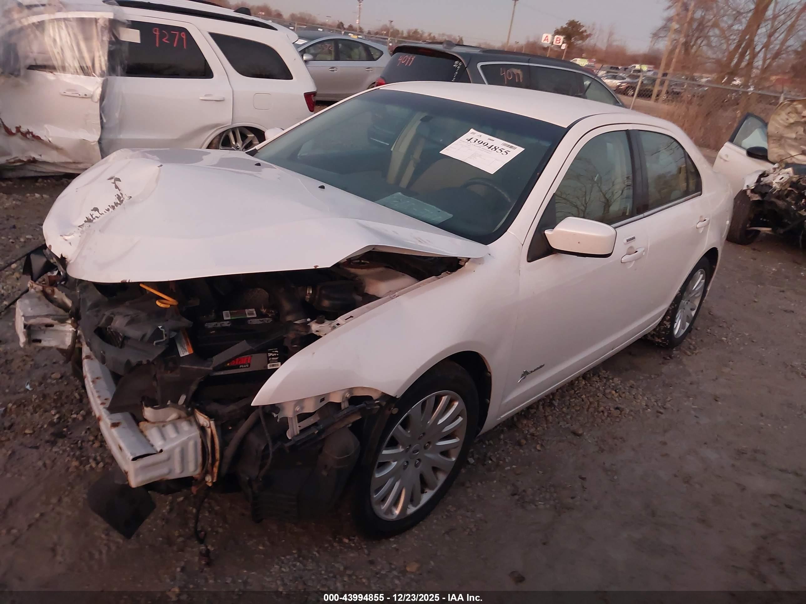 FORD FUSION image 2