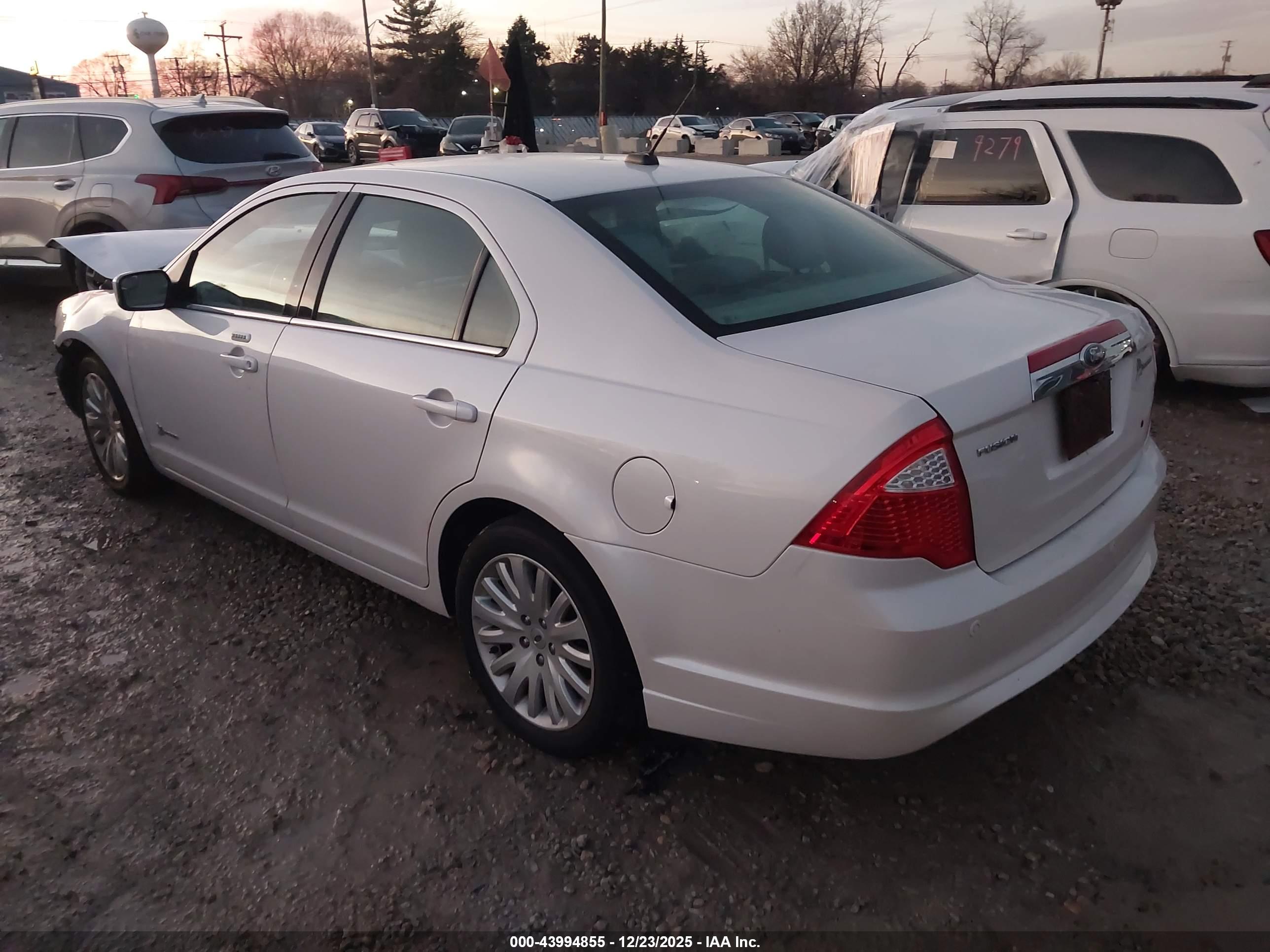 FORD FUSION image 3