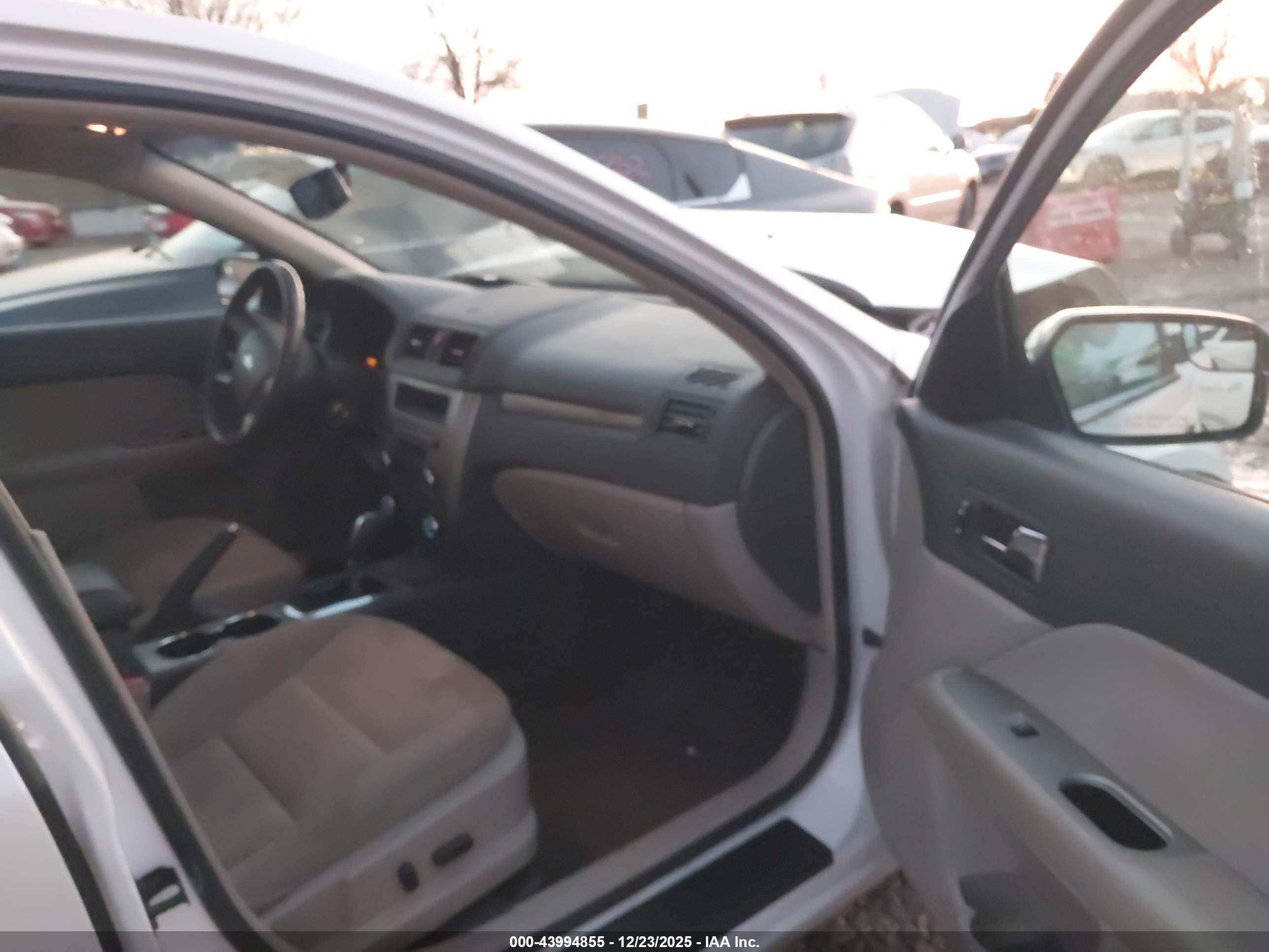 FORD FUSION image 5