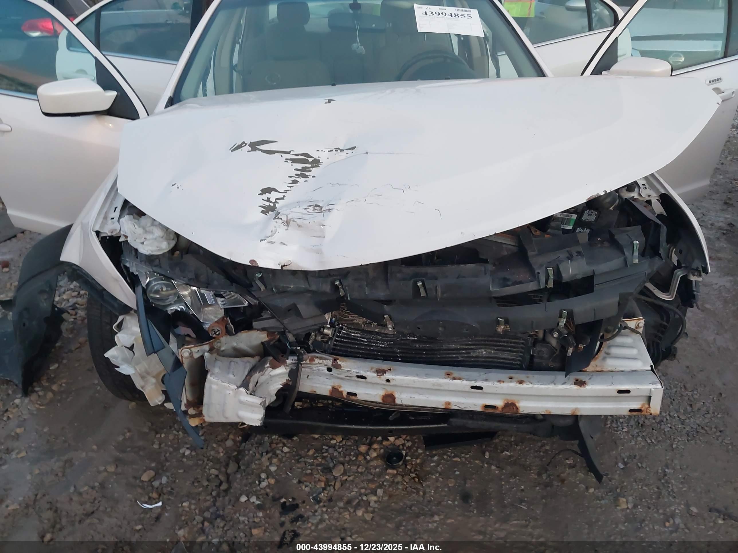 FORD FUSION image 6