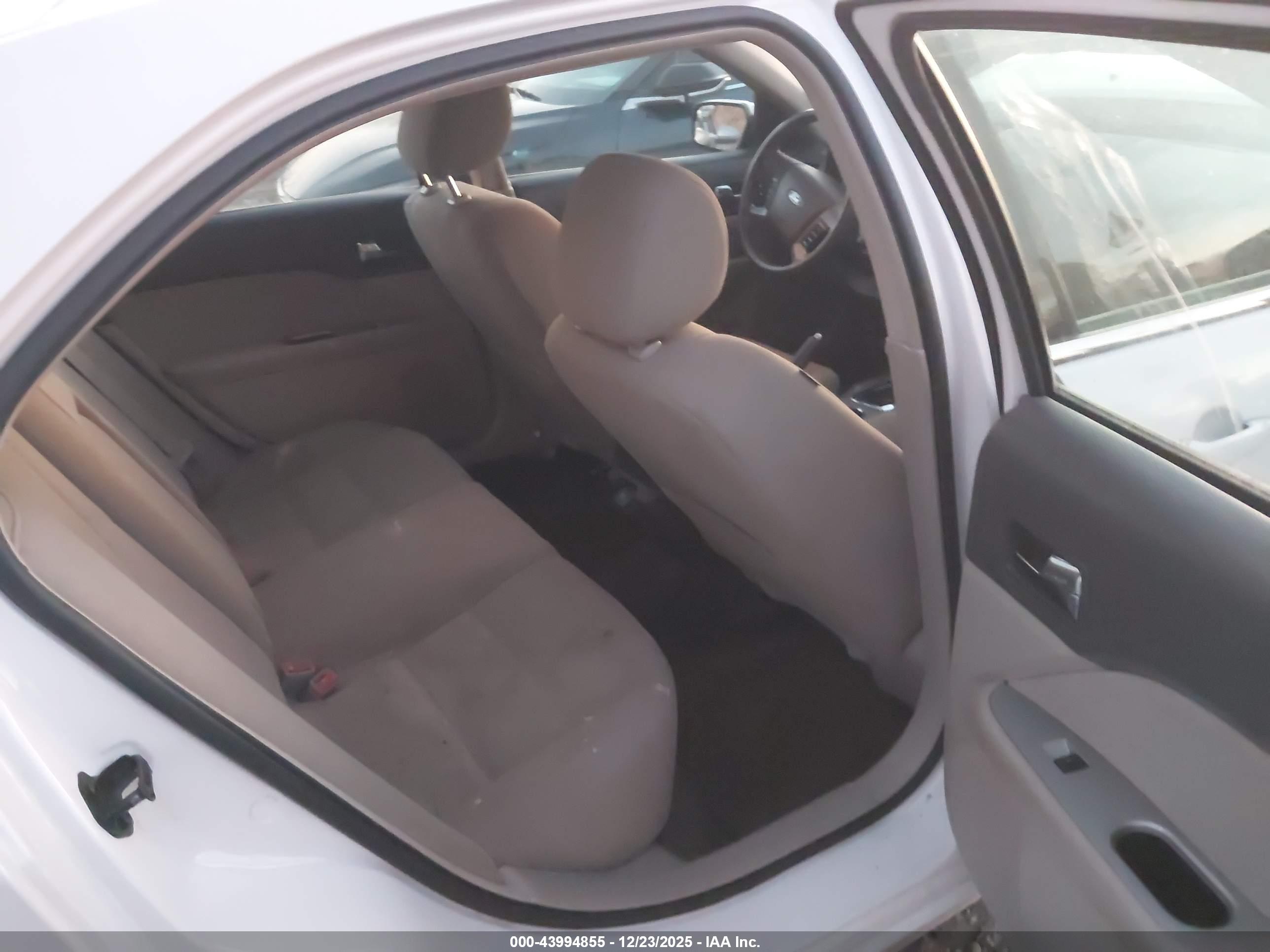 FORD FUSION image 8
