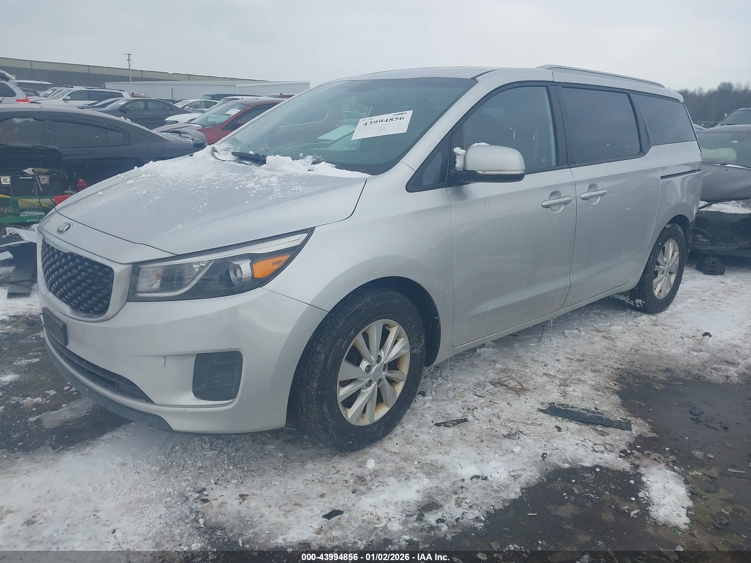 KIA SEDONA image 2