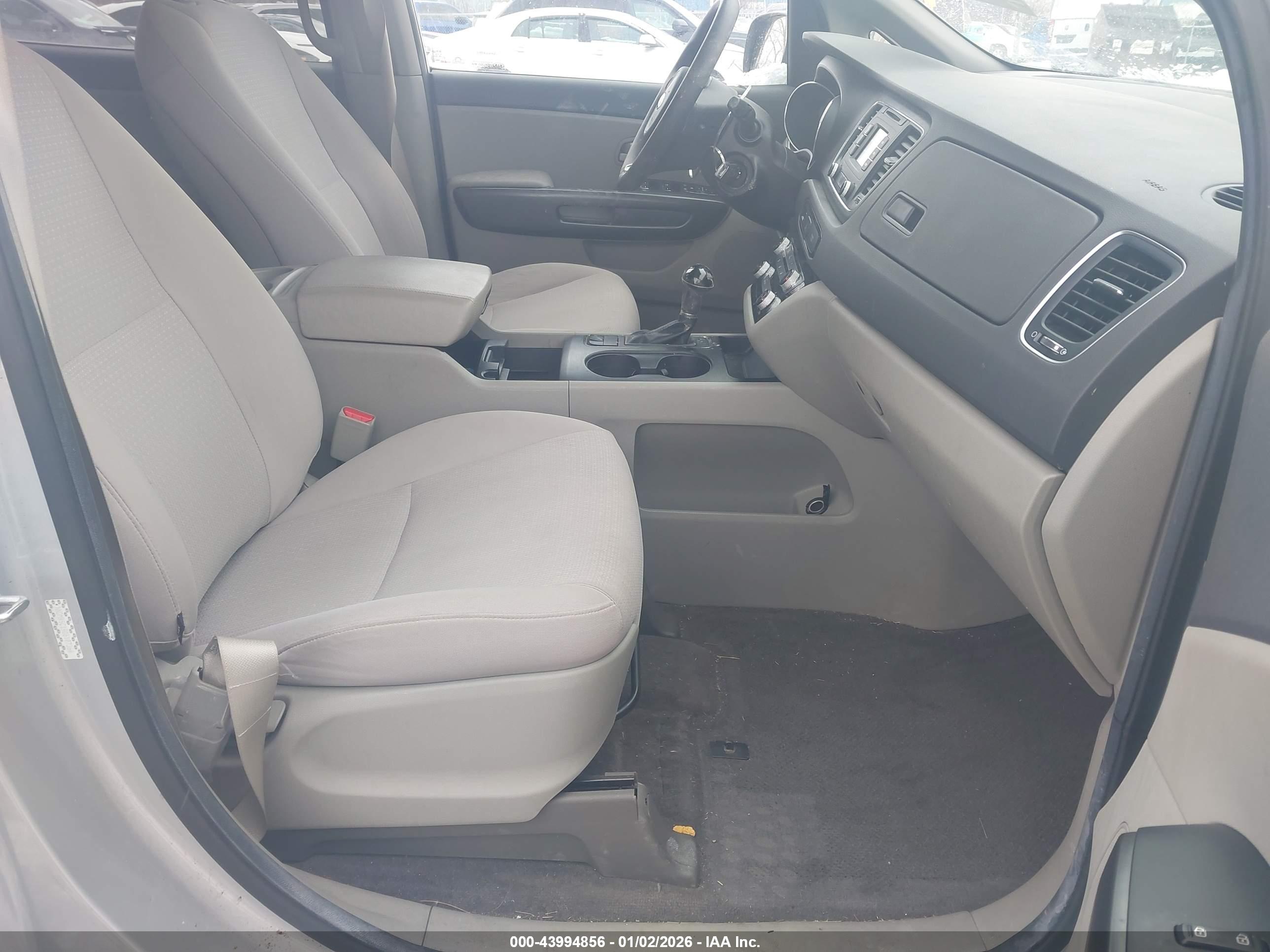 KIA SEDONA image 5