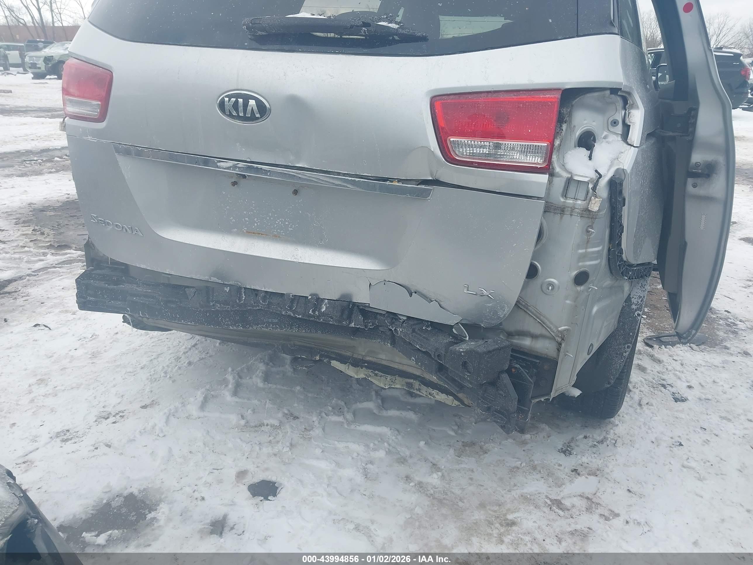 KIA SEDONA image 6