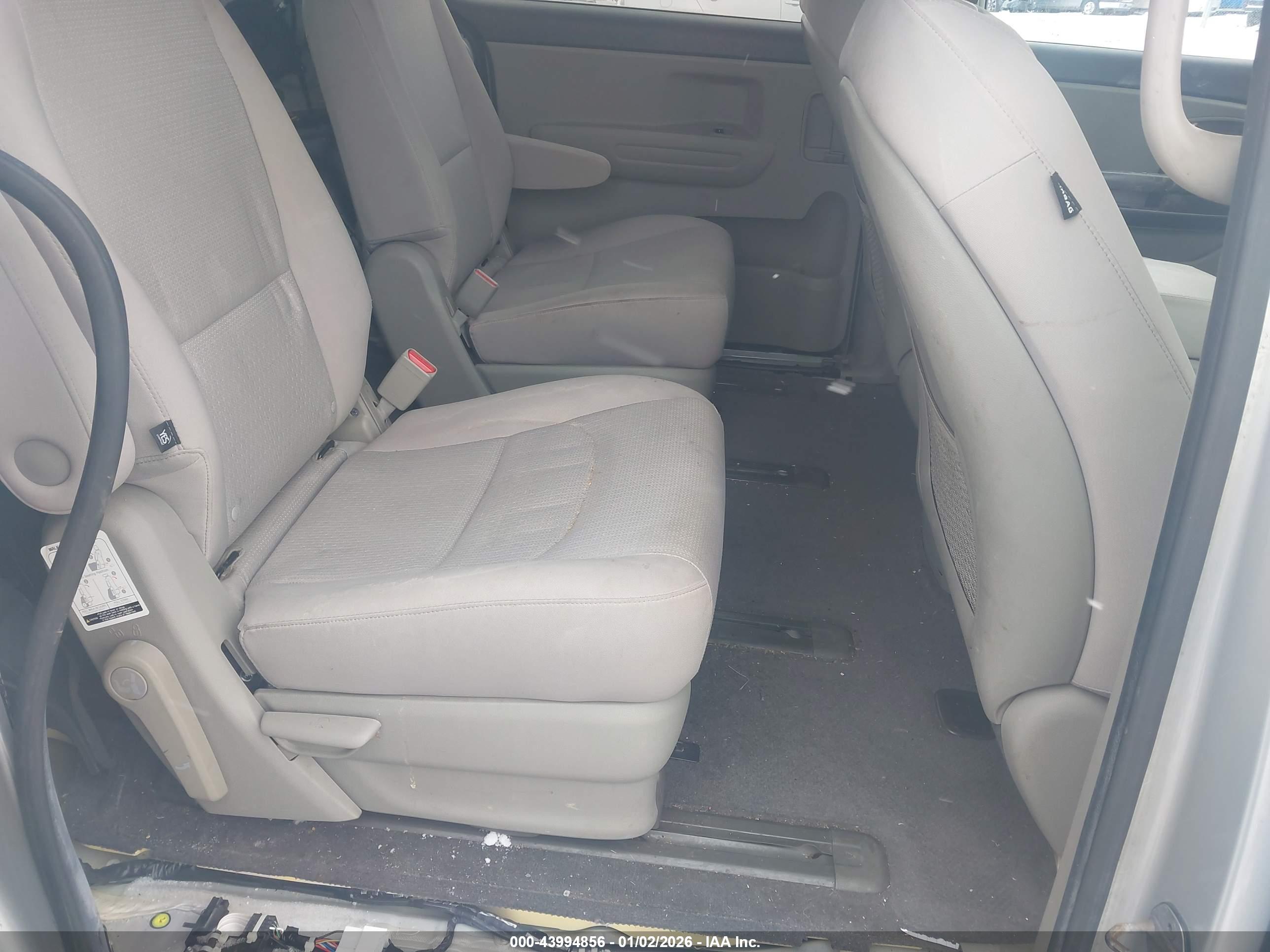 KIA SEDONA image 8
