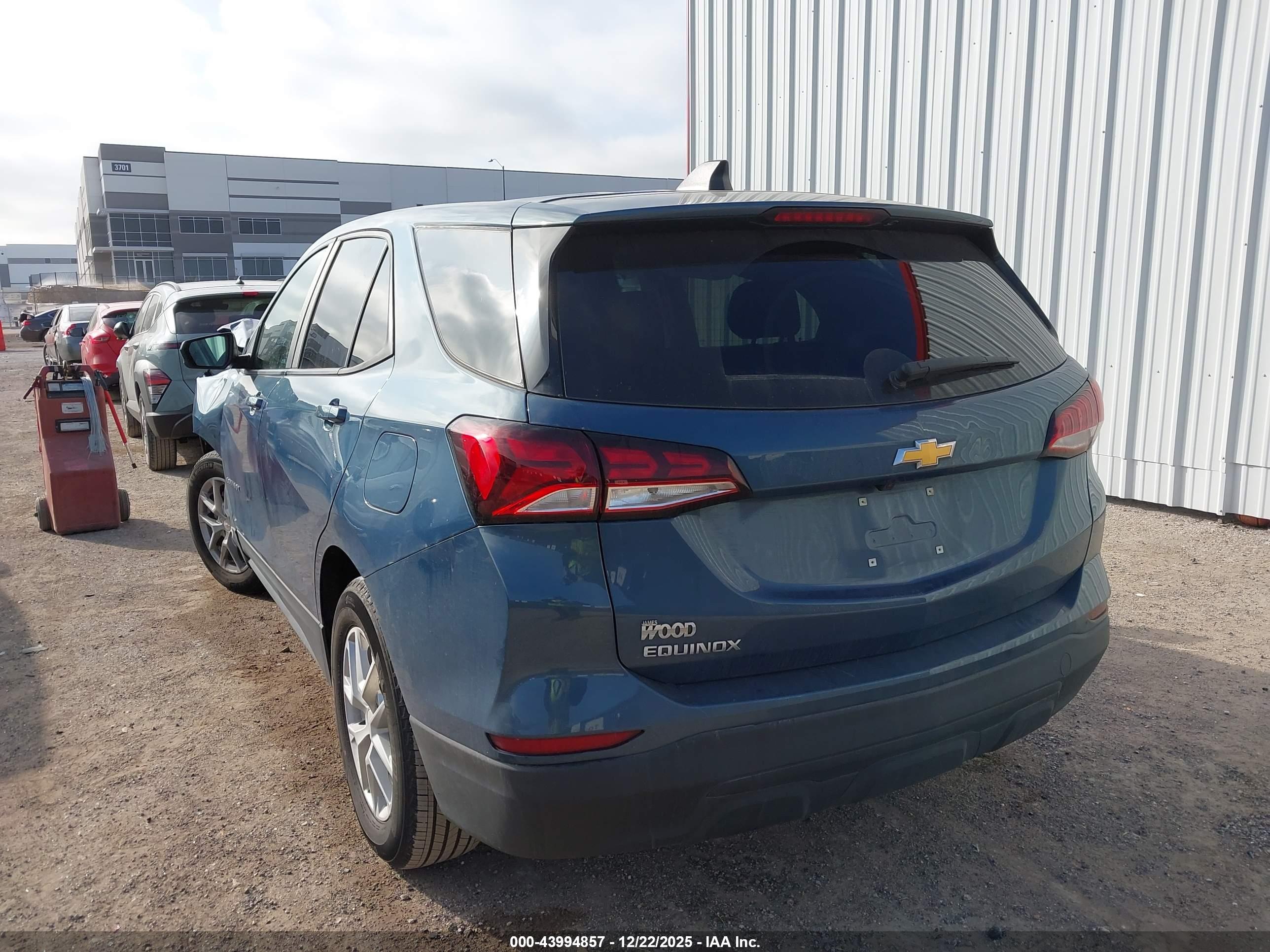 CHEVROLET EQUINOX image 3