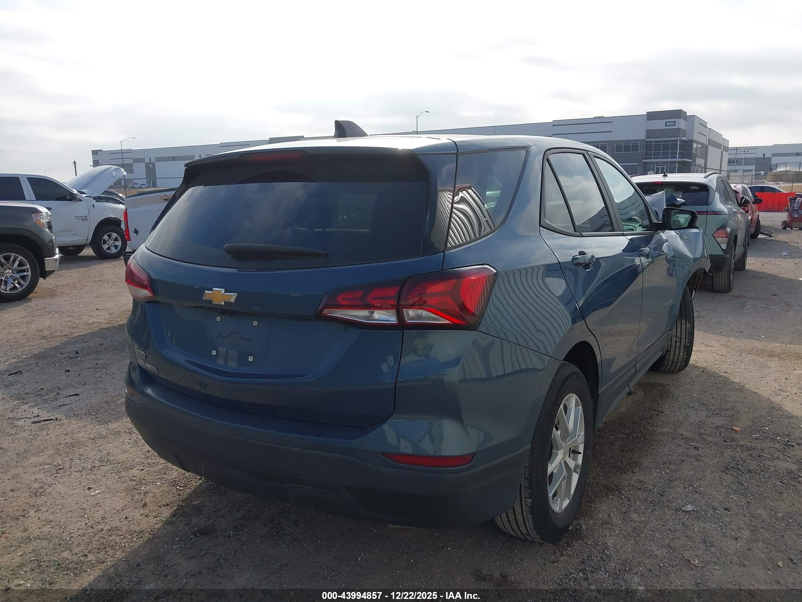 CHEVROLET EQUINOX image 4